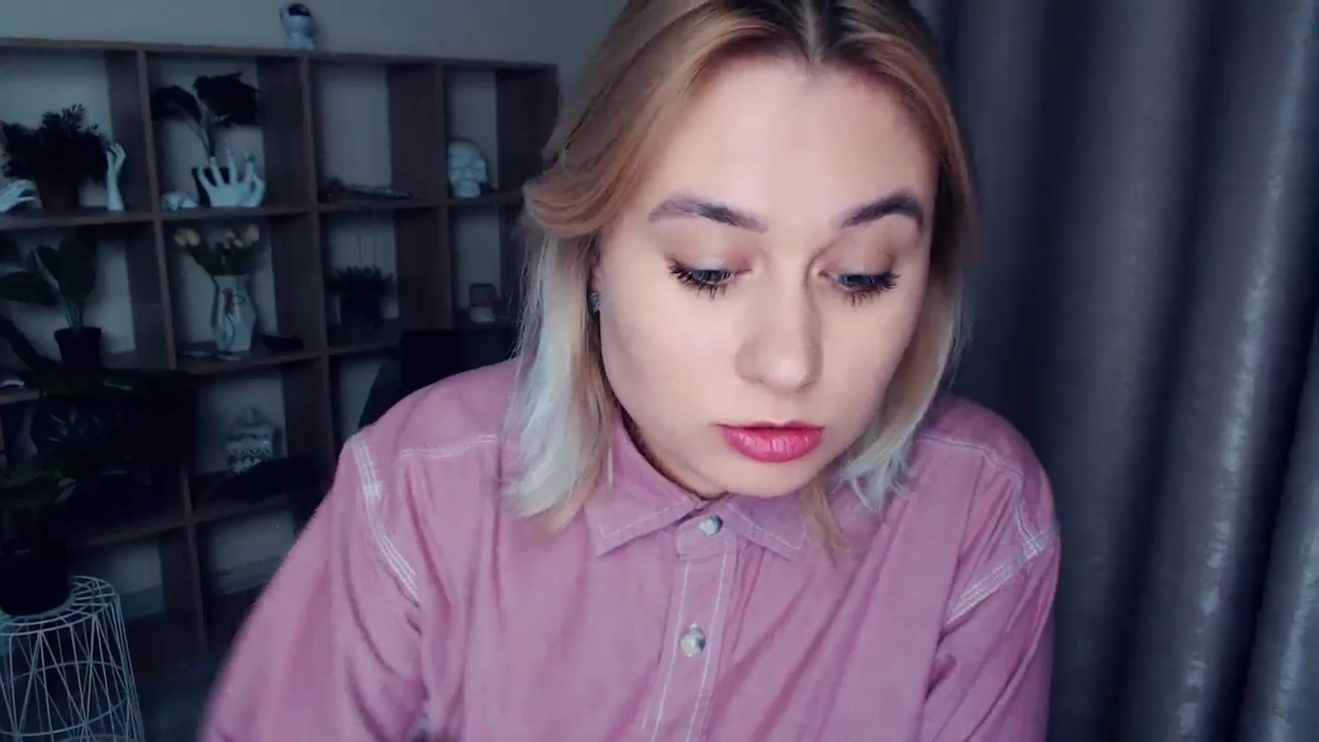 Gallery image thumbnail from Kukla_kolduna's myfreecams stream on, 12/12/2024, 18:25 image 18 of 20