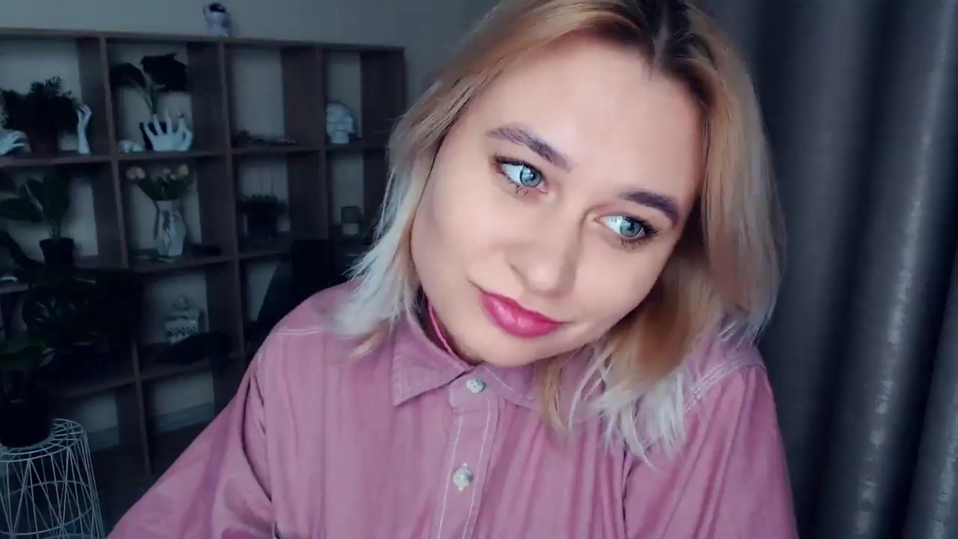 Gallery image thumbnail from Kukla_kolduna's myfreecams stream on, 12/12/2024, 18:25 image 9 of 20