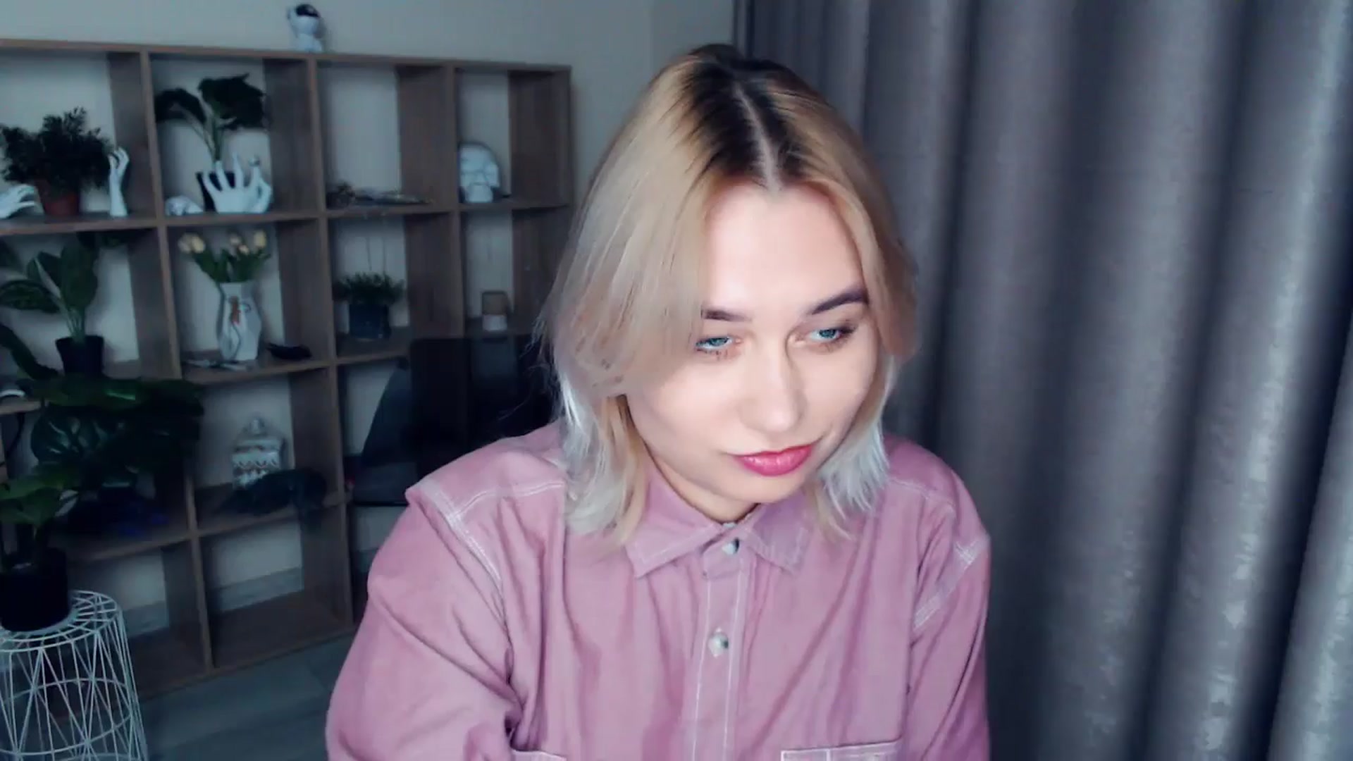 Gallery image thumbnail from Kukla_kolduna's myfreecams stream on, 12/12/2024, 18:25 image 12 of 20