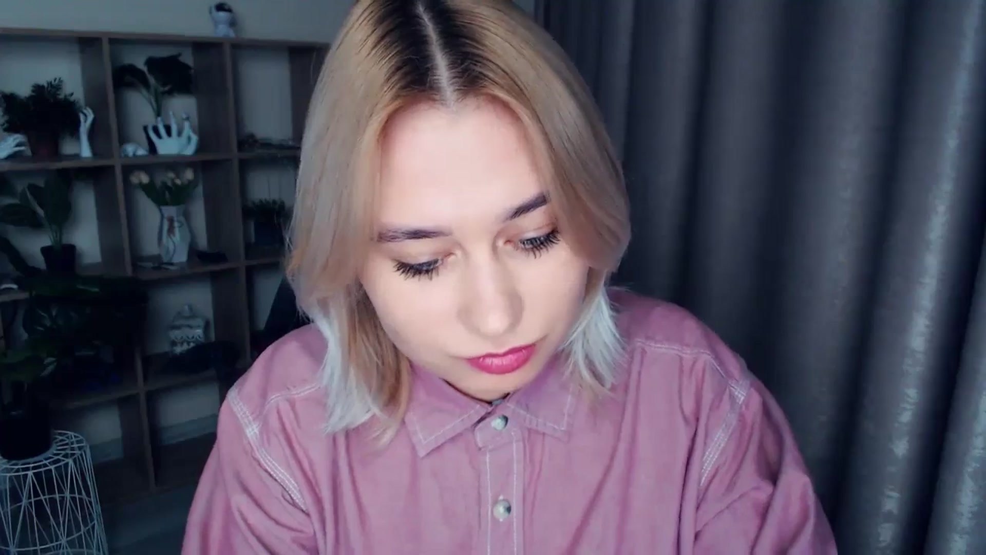Gallery image thumbnail from Kukla_kolduna's myfreecams stream on, 12/12/2024, 18:25 image 11 of 20