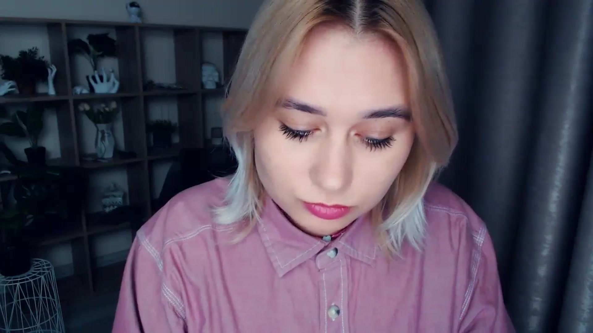 Gallery image thumbnail from Kukla_kolduna's myfreecams stream on, 12/12/2024, 18:25 image 10 of 20
