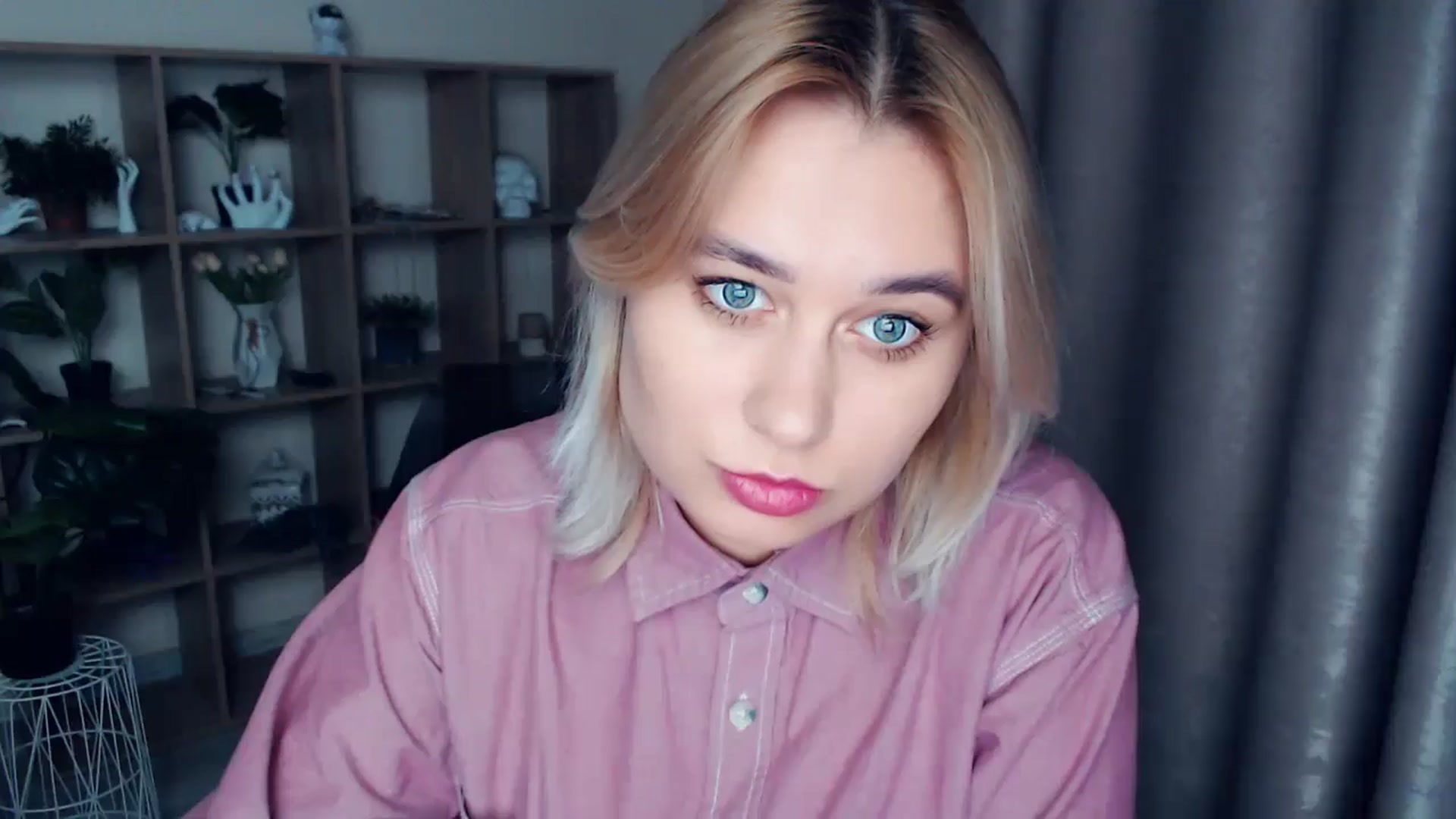 Gallery image thumbnail from Kukla_kolduna's myfreecams stream on, 12/12/2024, 18:25 image 19 of 20
