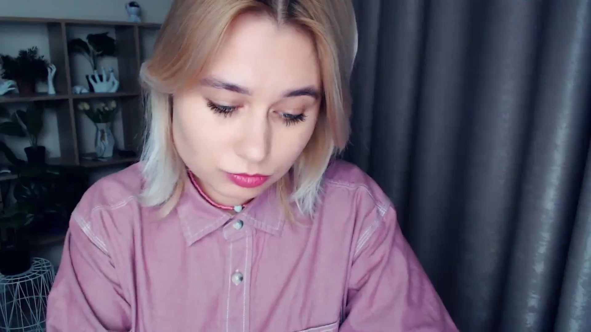 Gallery image thumbnail from Kukla_kolduna's myfreecams stream on, 12/12/2024, 18:25 image 16 of 20