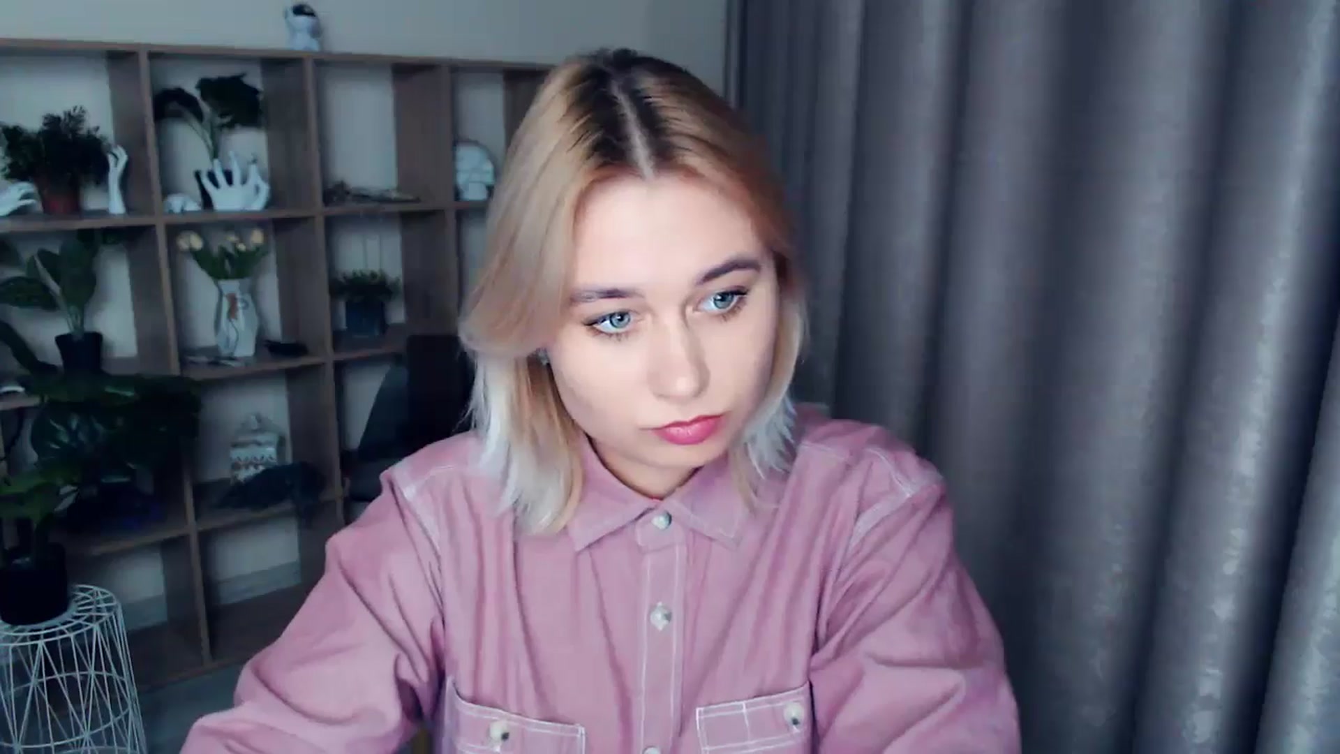 Gallery image thumbnail from Kukla_kolduna's myfreecams stream on, 12/12/2024, 18:25 image 14 of 20