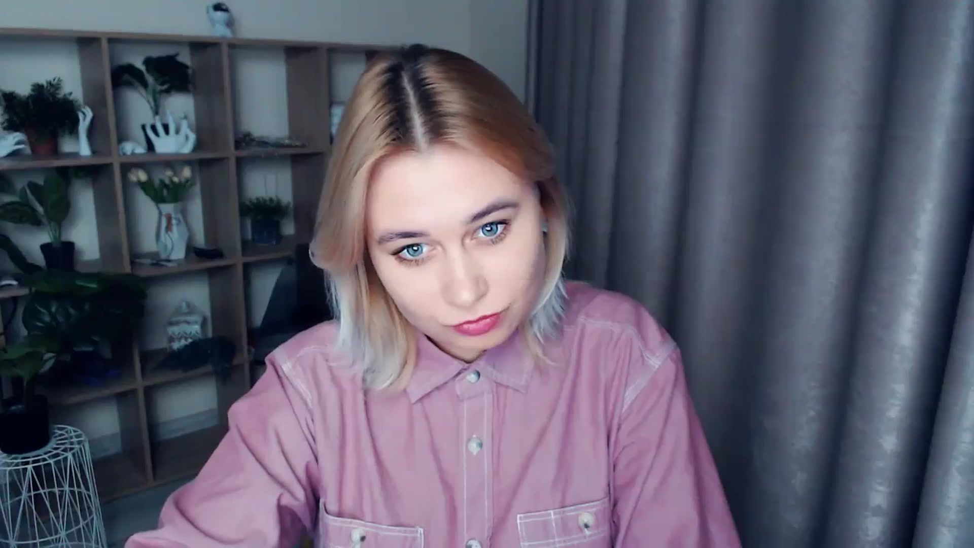 Gallery image thumbnail from Kukla_kolduna's myfreecams stream on, 12/12/2024, 18:25 image 13 of 20