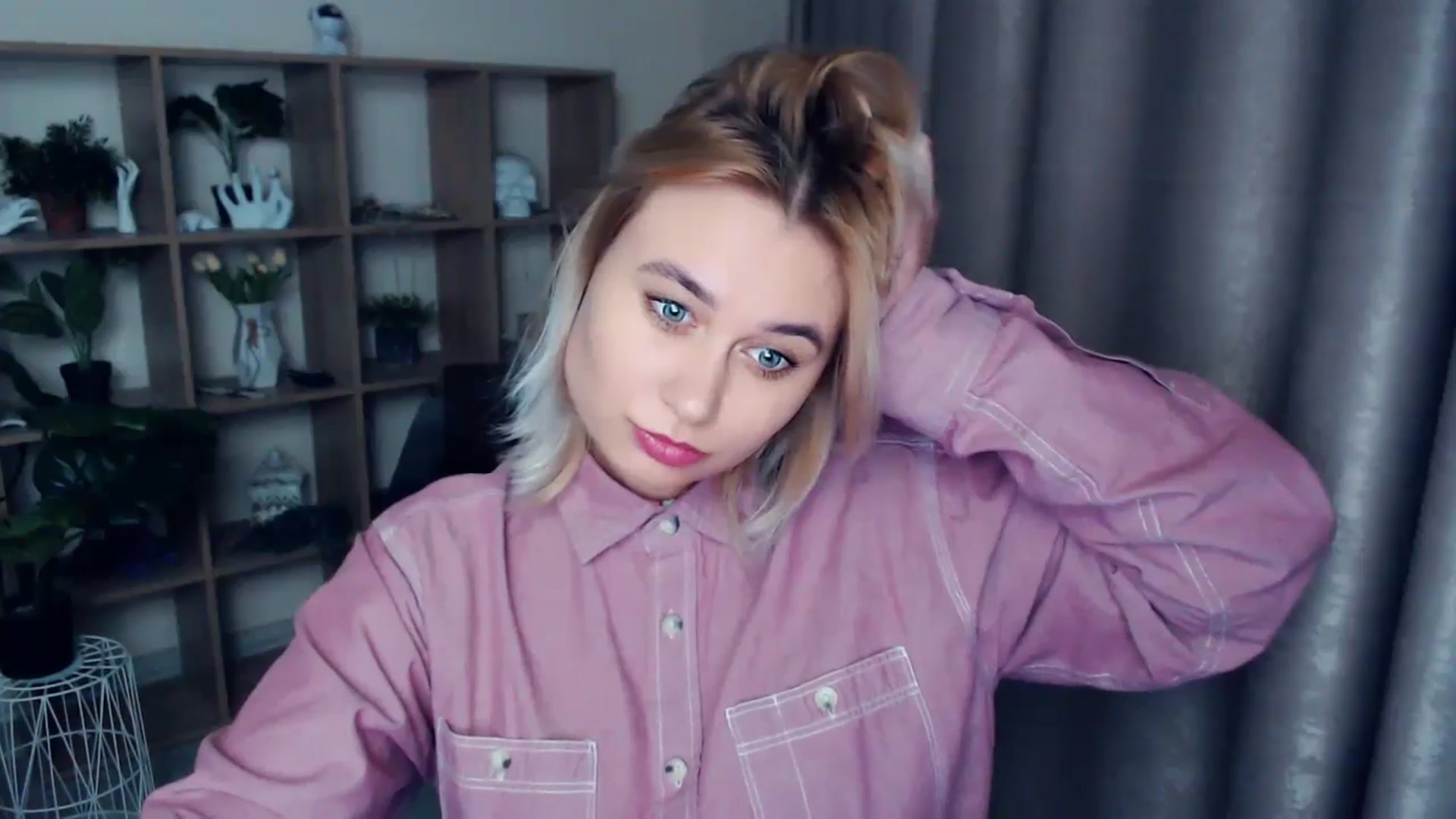 Gallery image thumbnail from Kukla_kolduna's myfreecams stream on, 12/12/2024, 18:25 image 15 of 20
