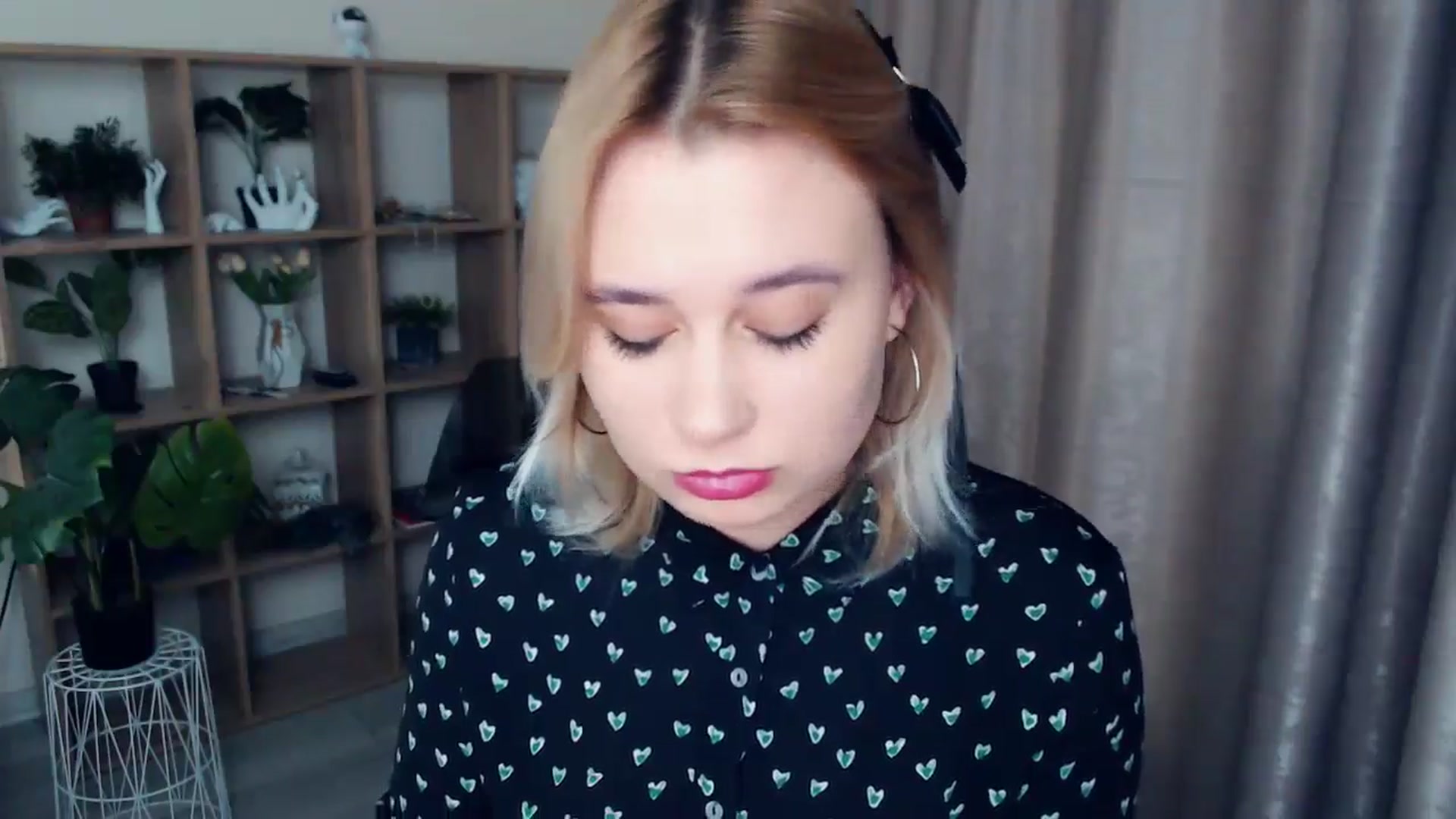 Gallery image thumbnail from Kukla_kolduna's myfreecams stream on, 12/13/2024, 17:34 image 6 of 20