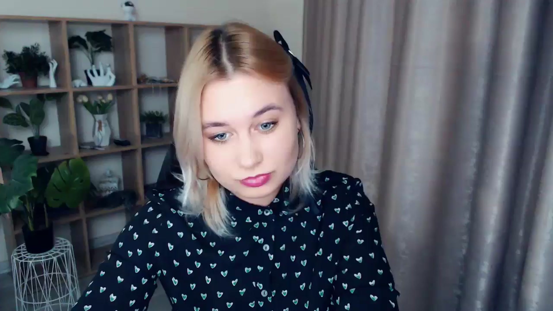 Gallery image thumbnail from Kukla_kolduna's myfreecams stream on, 12/13/2024, 17:34 image 19 of 20