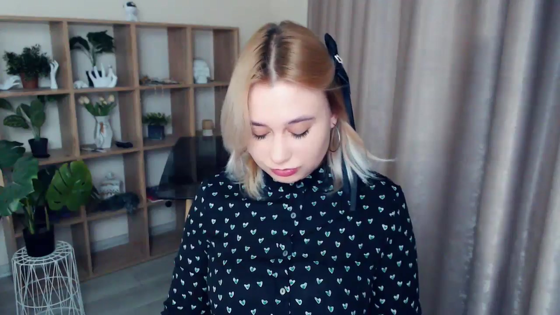 Gallery image thumbnail from Kukla_kolduna's myfreecams stream on, 12/13/2024, 17:34 image 14 of 20