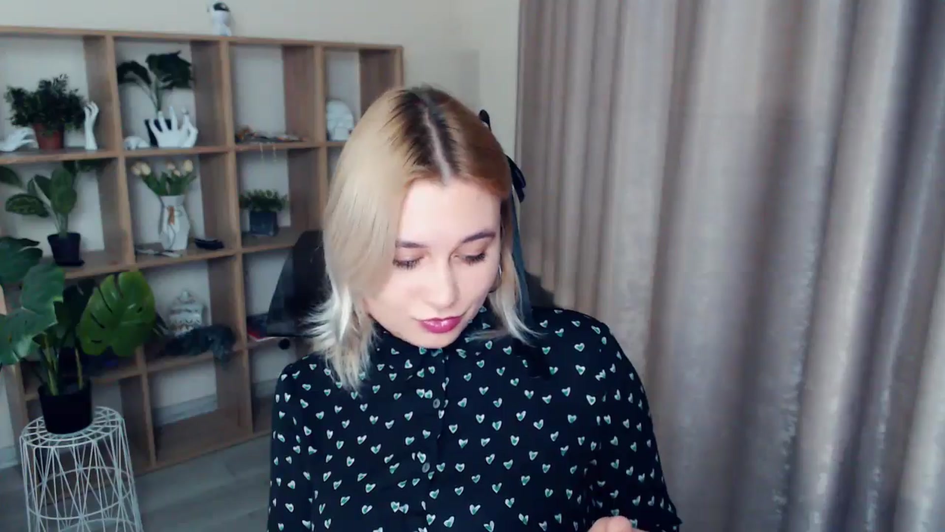 Gallery image thumbnail from Kukla_kolduna's myfreecams stream on, 12/13/2024, 17:34 image 16 of 20