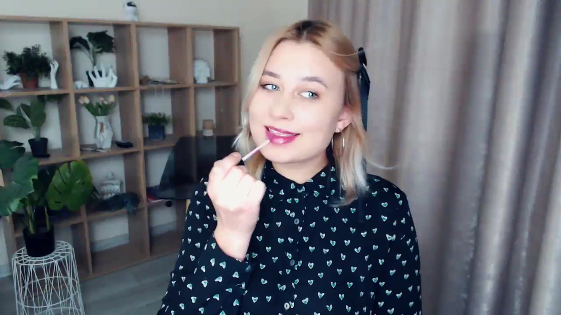 Gallery image thumbnail from Kukla_kolduna's myfreecams stream on, 12/13/2024, 17:34 image 15 of 20