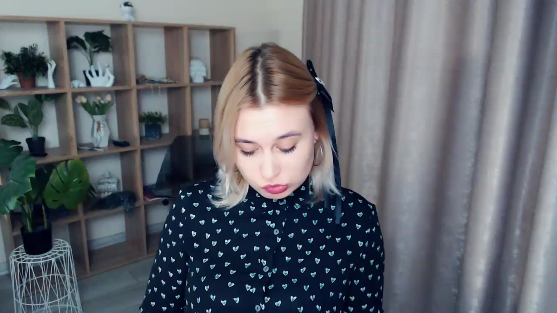 Gallery image thumbnail from Kukla_kolduna's myfreecams stream on, 12/13/2024, 19:11 image 8 of 20