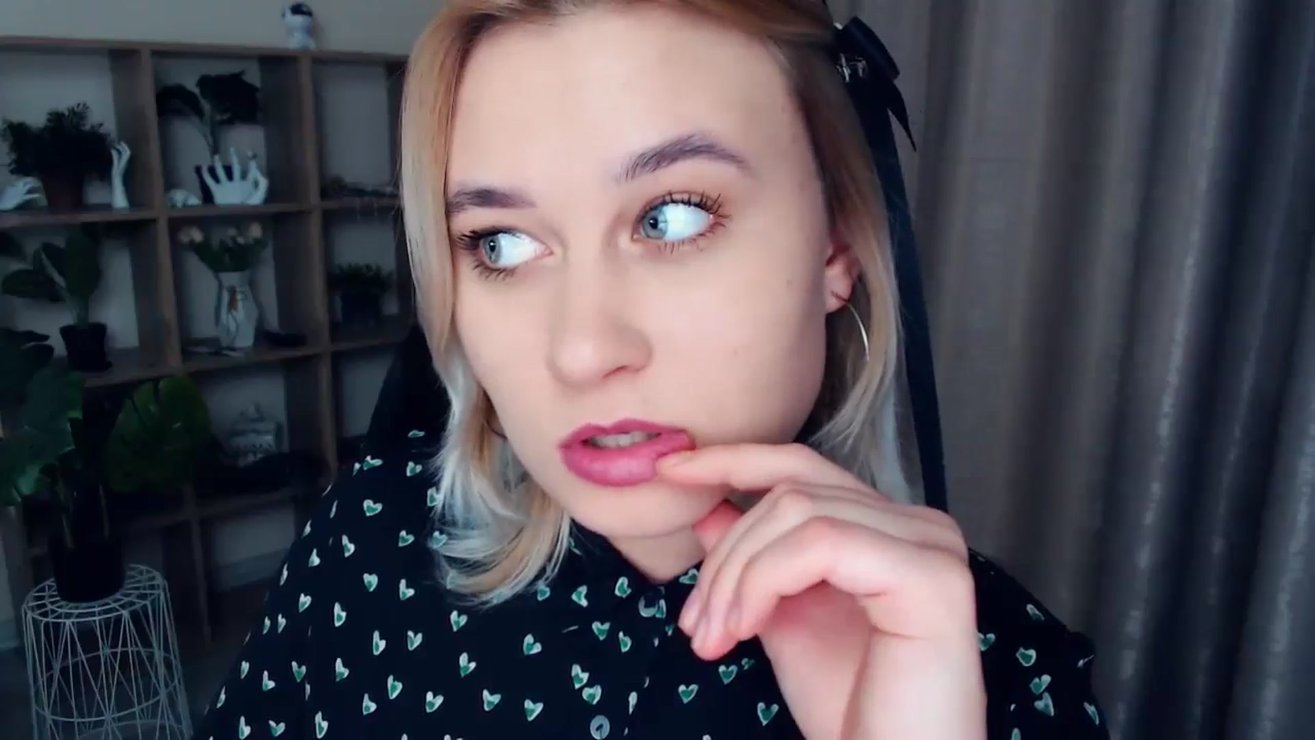 Gallery image thumbnail from Kukla_kolduna's myfreecams stream on, 12/13/2024, 19:11 image 13 of 20