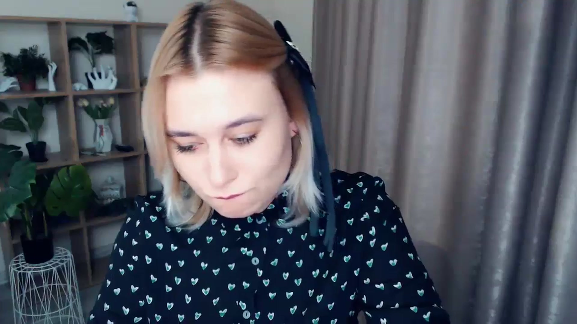 Gallery image thumbnail from Kukla_kolduna's myfreecams stream on, 12/13/2024, 19:11 image 10 of 20