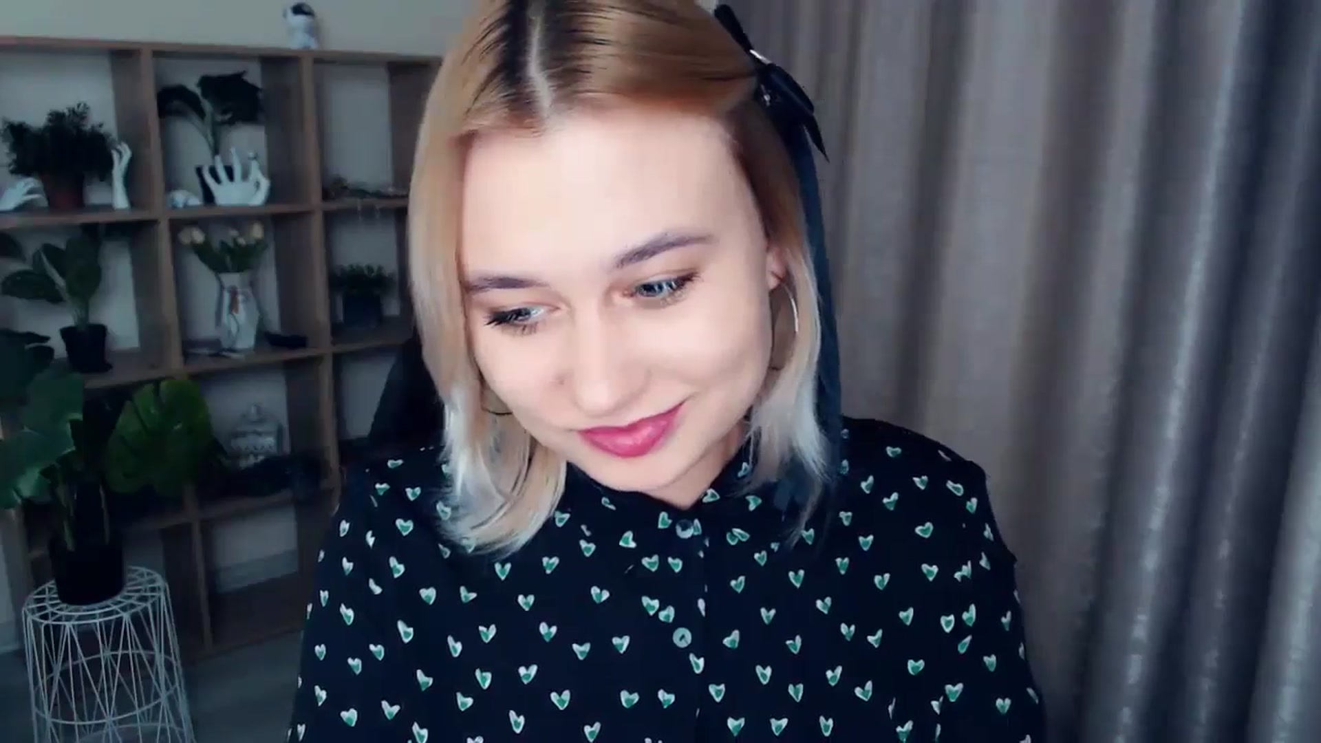 Gallery image thumbnail from Kukla_kolduna's myfreecams stream on, 12/13/2024, 19:11 image 12 of 20
