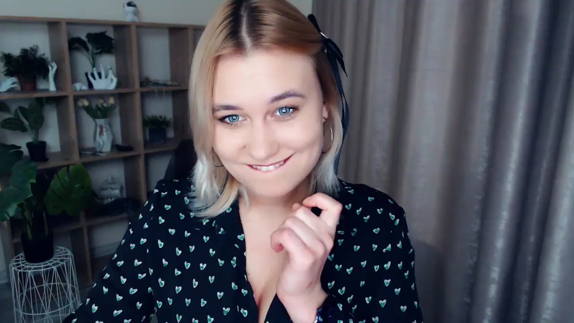 Gallery image thumbnail from Kukla_kolduna's myfreecams stream on, 12/13/2024, 19:11 image 20 of 20