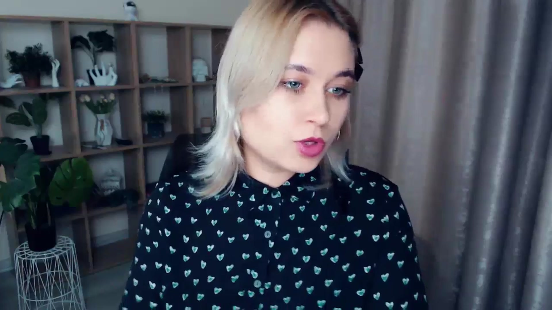 Gallery image thumbnail from Kukla_kolduna's myfreecams stream on, 12/13/2024, 19:11 image 4 of 20