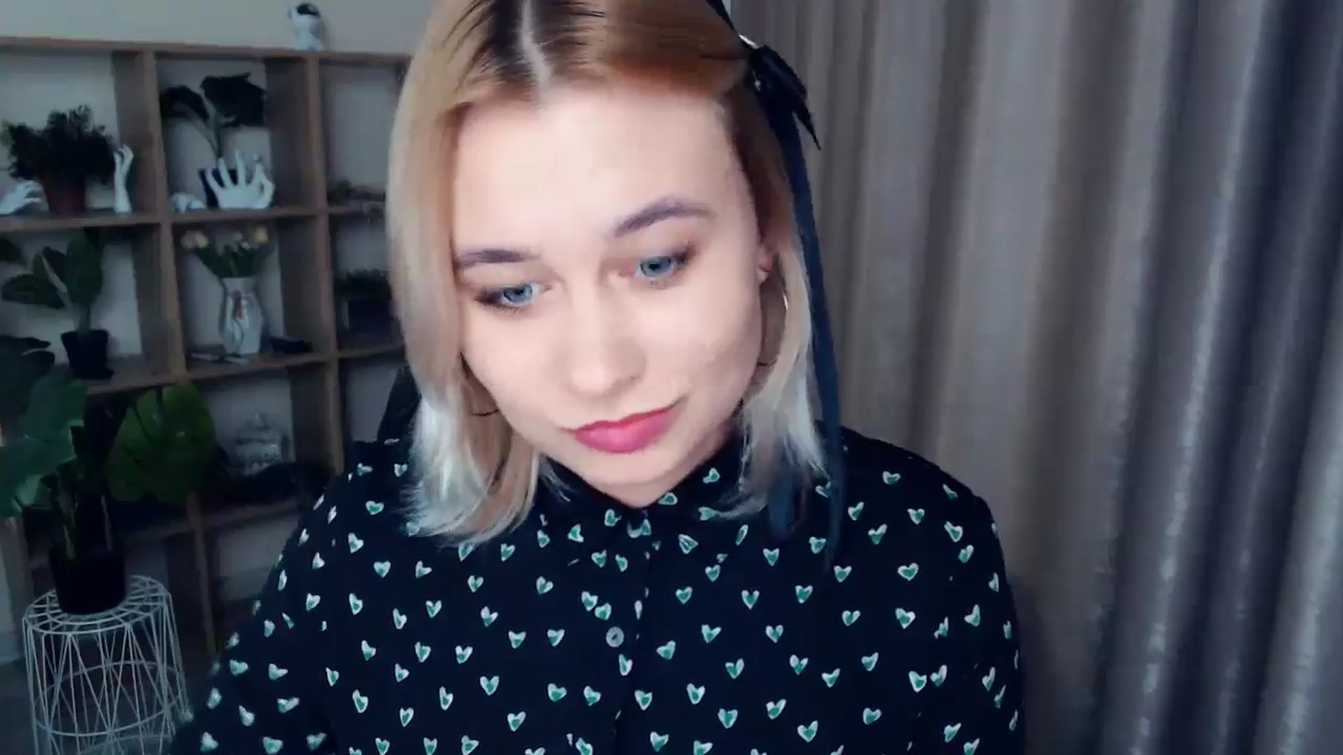 Gallery image thumbnail from Kukla_kolduna's myfreecams stream on, 12/13/2024, 19:11 image 16 of 20