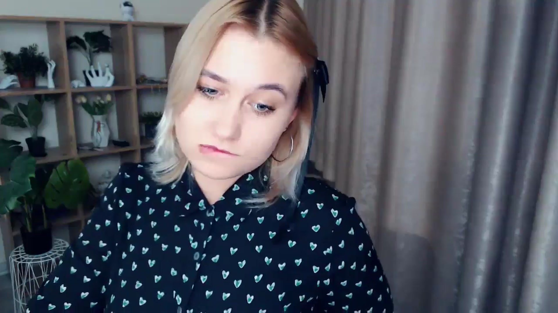 Gallery image thumbnail from Kukla_kolduna's myfreecams stream on, 12/13/2024, 19:11 image 17 of 20