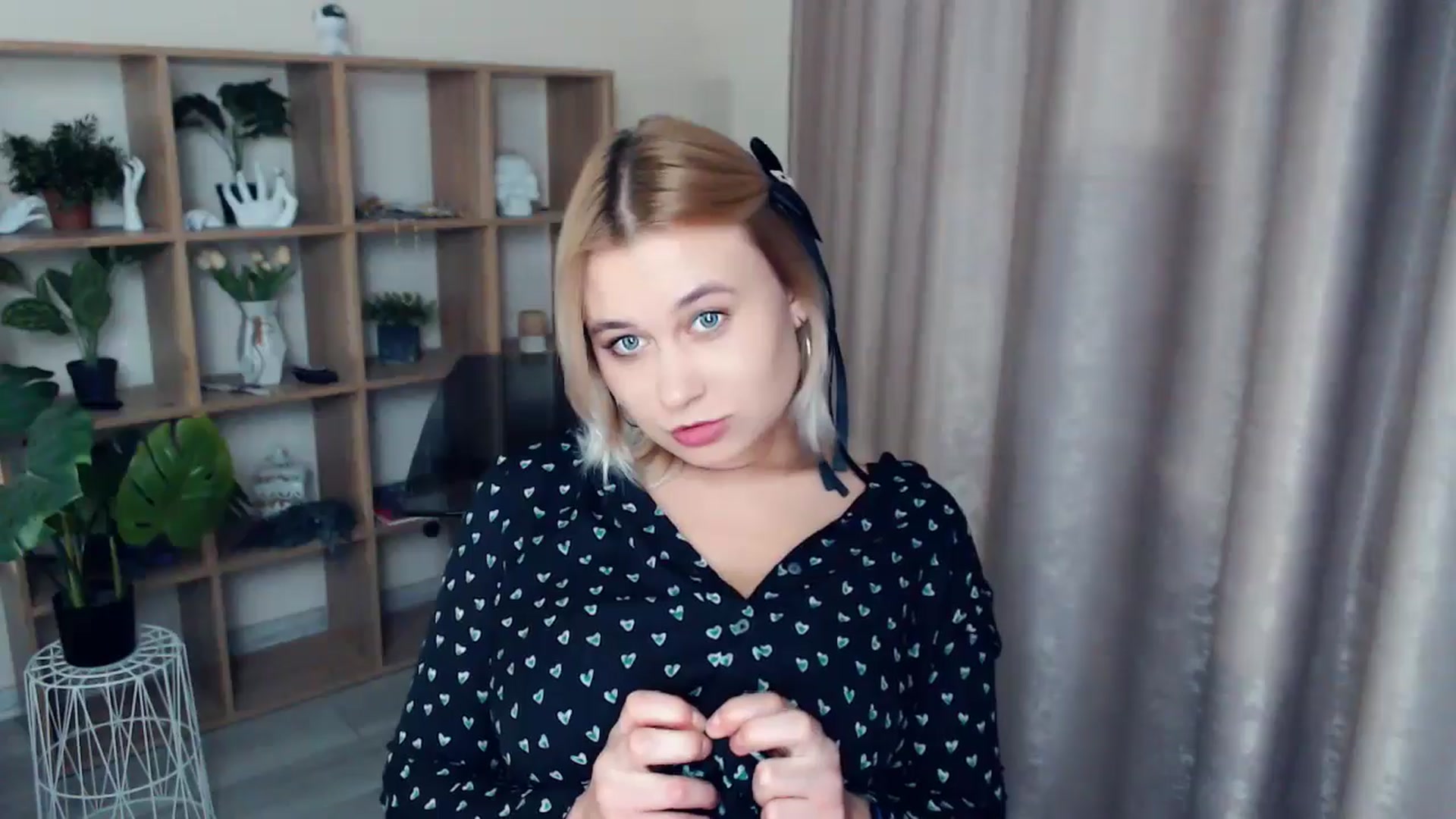 Gallery image thumbnail from Kukla_kolduna's myfreecams stream on, 12/13/2024, 19:11 image 19 of 20