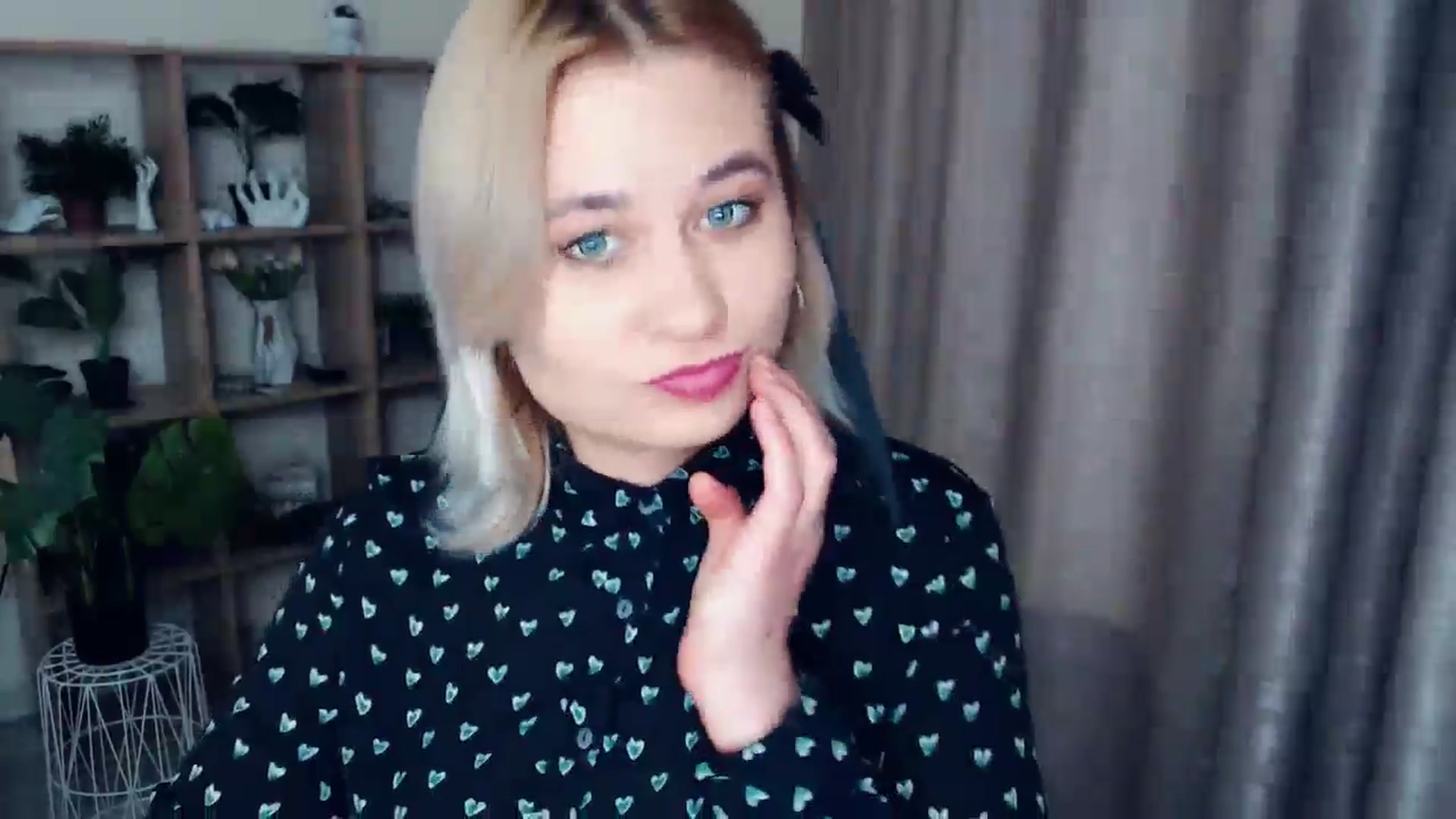 Gallery image thumbnail from Kukla_kolduna's myfreecams stream on, 12/13/2024, 19:11 image 3 of 20