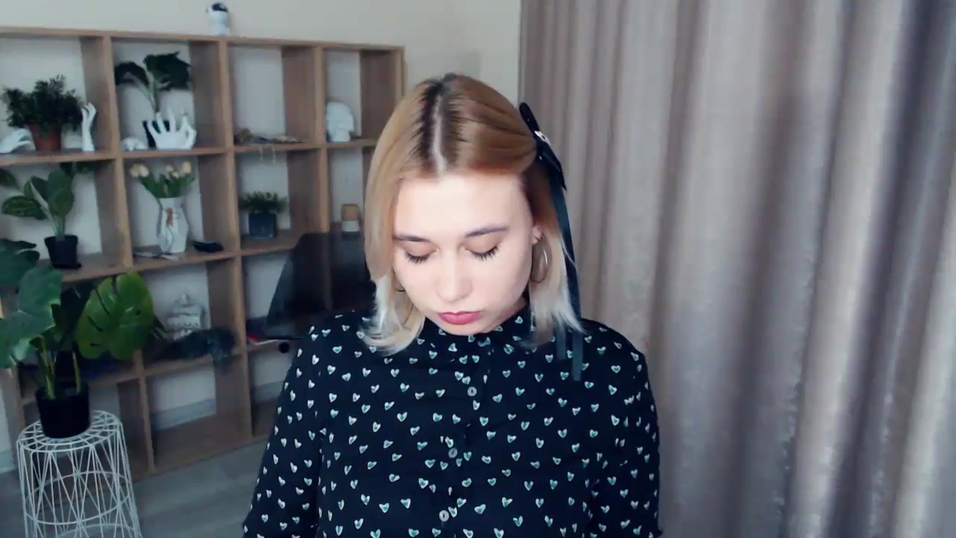 Gallery image thumbnail from Kukla_kolduna's myfreecams stream on, 12/13/2024, 19:11 image 9 of 20