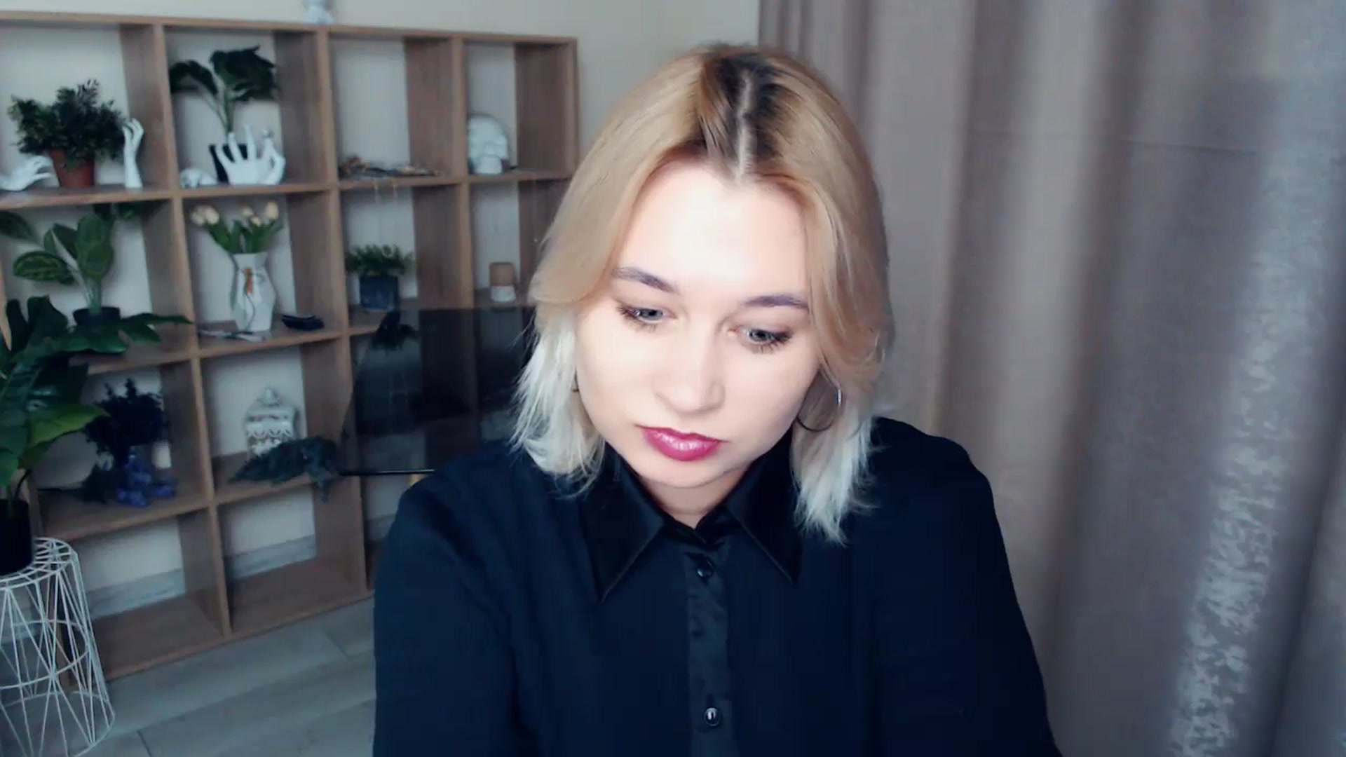 Gallery image thumbnail from Kukla_kolduna's myfreecams stream on, 12/14/2024, 18:02 image 13 of 20