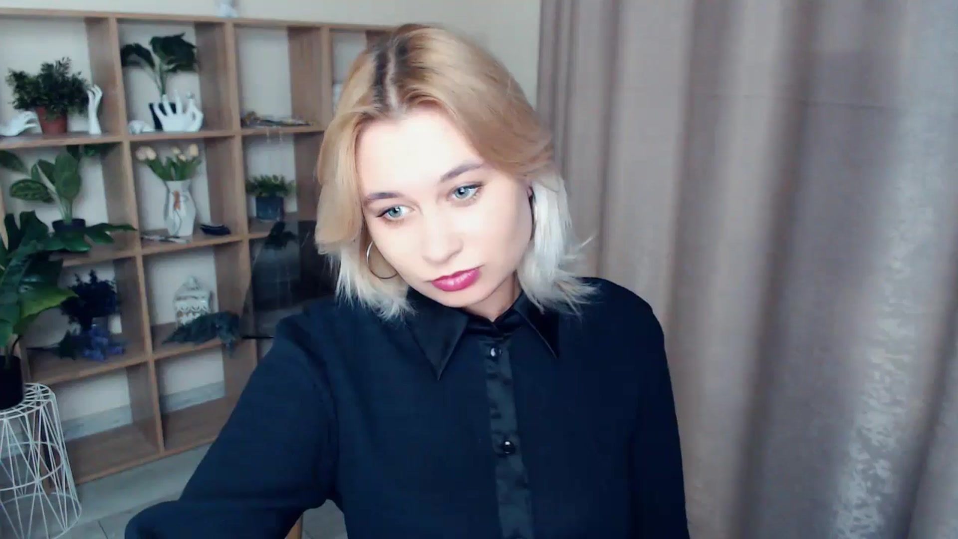 Gallery image thumbnail from Kukla_kolduna's myfreecams stream on, 12/14/2024, 18:02 image 18 of 20