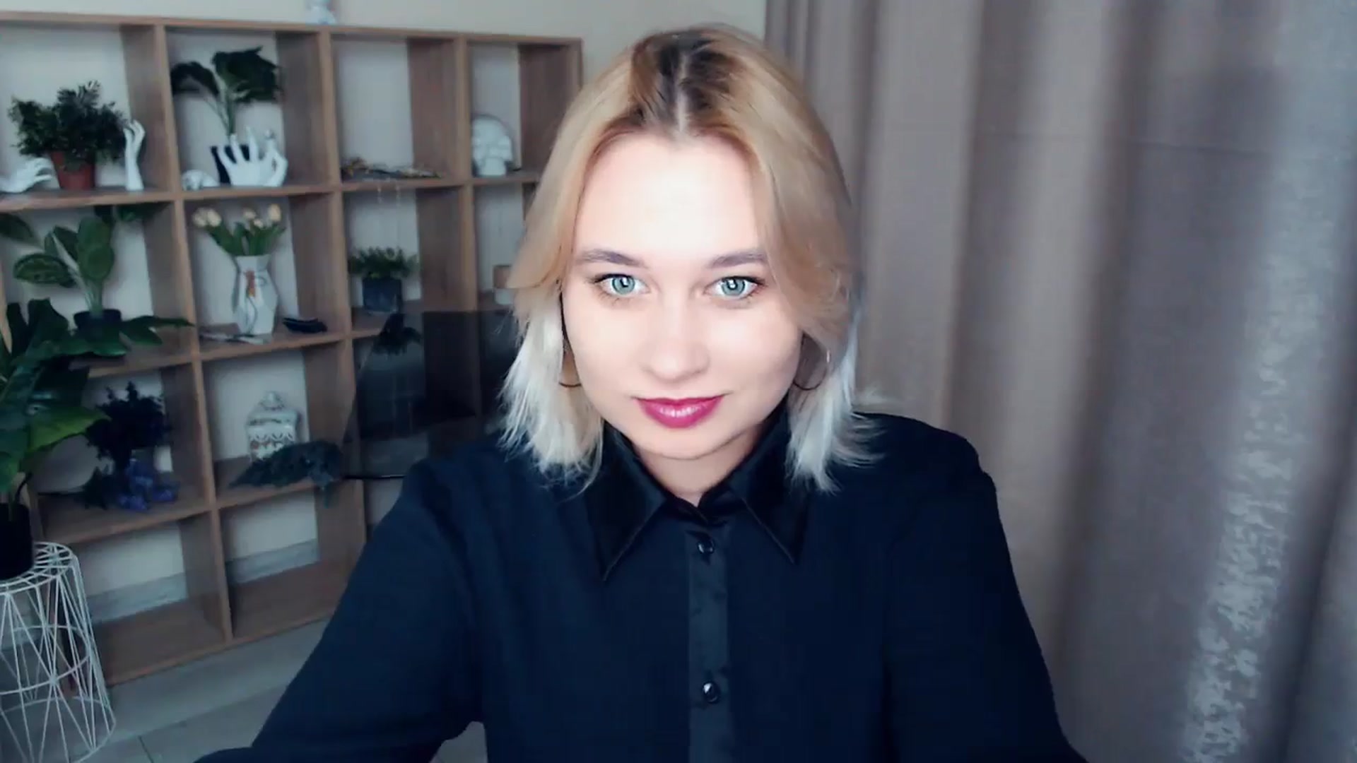Gallery image thumbnail from Kukla_kolduna's myfreecams stream on, 12/14/2024, 18:02 image 12 of 20