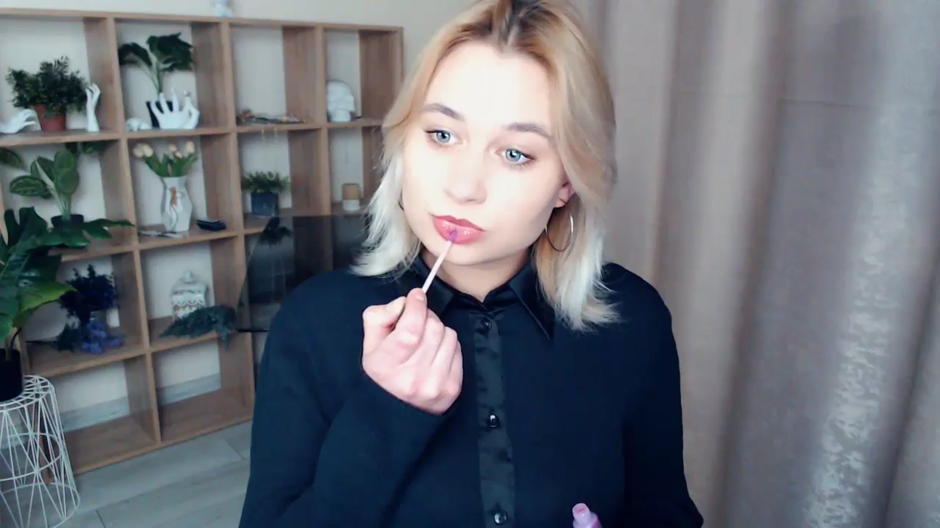 Gallery image thumbnail from Kukla_kolduna's myfreecams stream on, 12/14/2024, 18:02 image 4 of 20