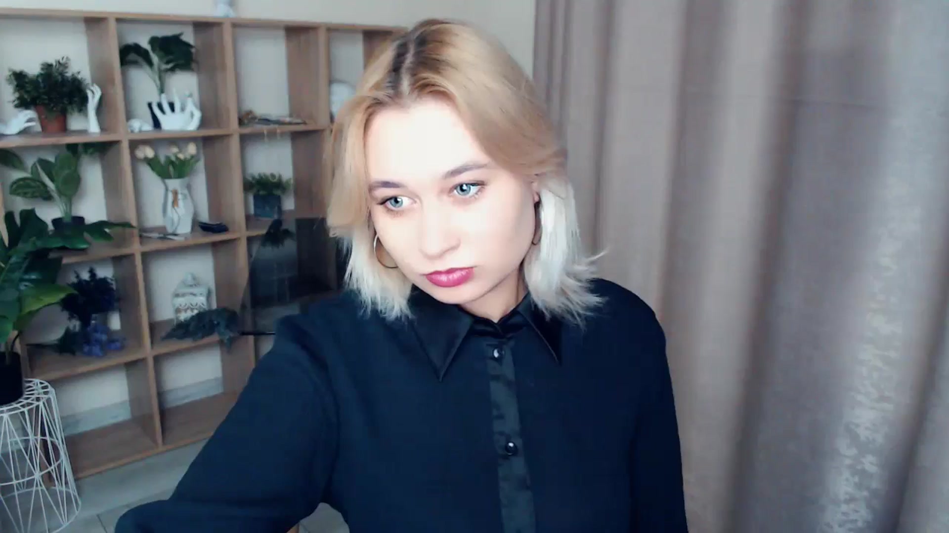 Gallery image thumbnail from Kukla_kolduna's myfreecams stream on, 12/14/2024, 18:02 image 19 of 20