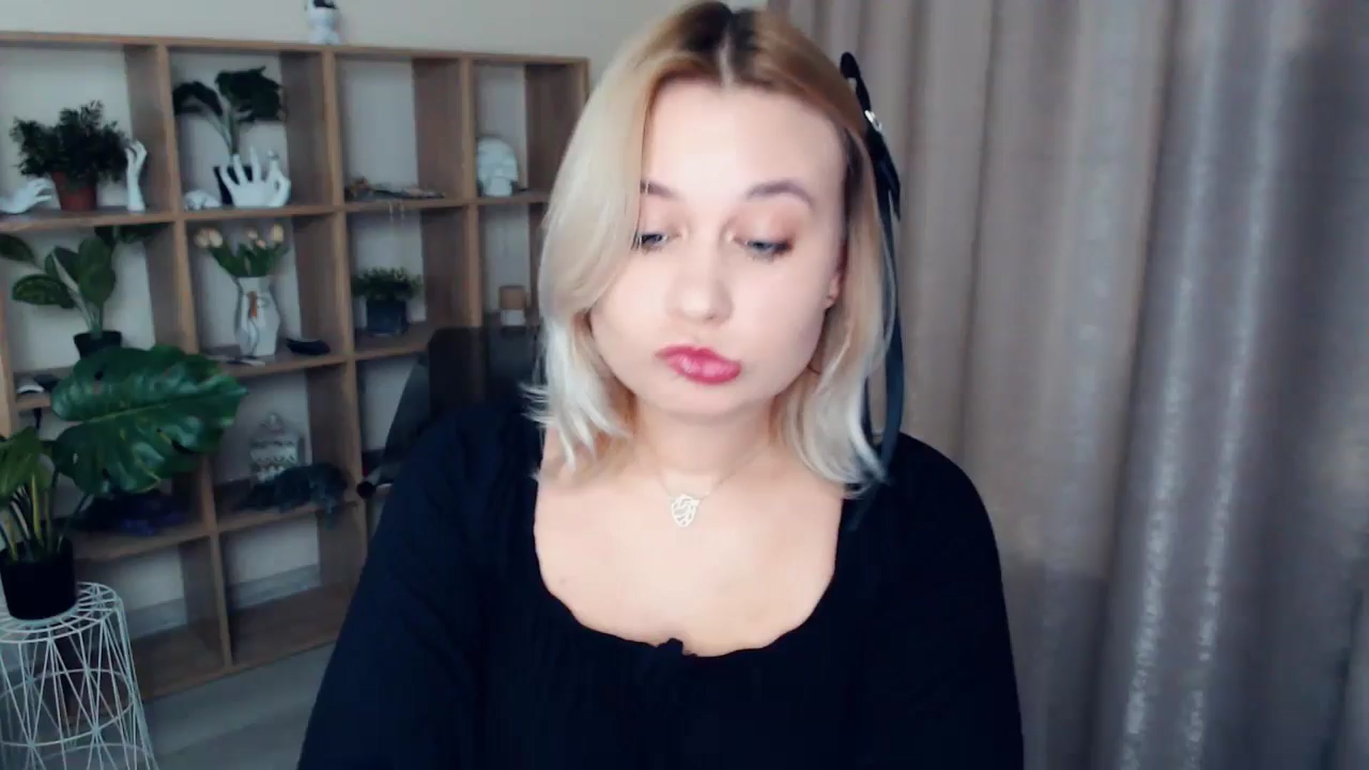 Gallery image thumbnail from Kukla_kolduna's myfreecams stream on, 12/15/2024, 15:24 image 14 of 20