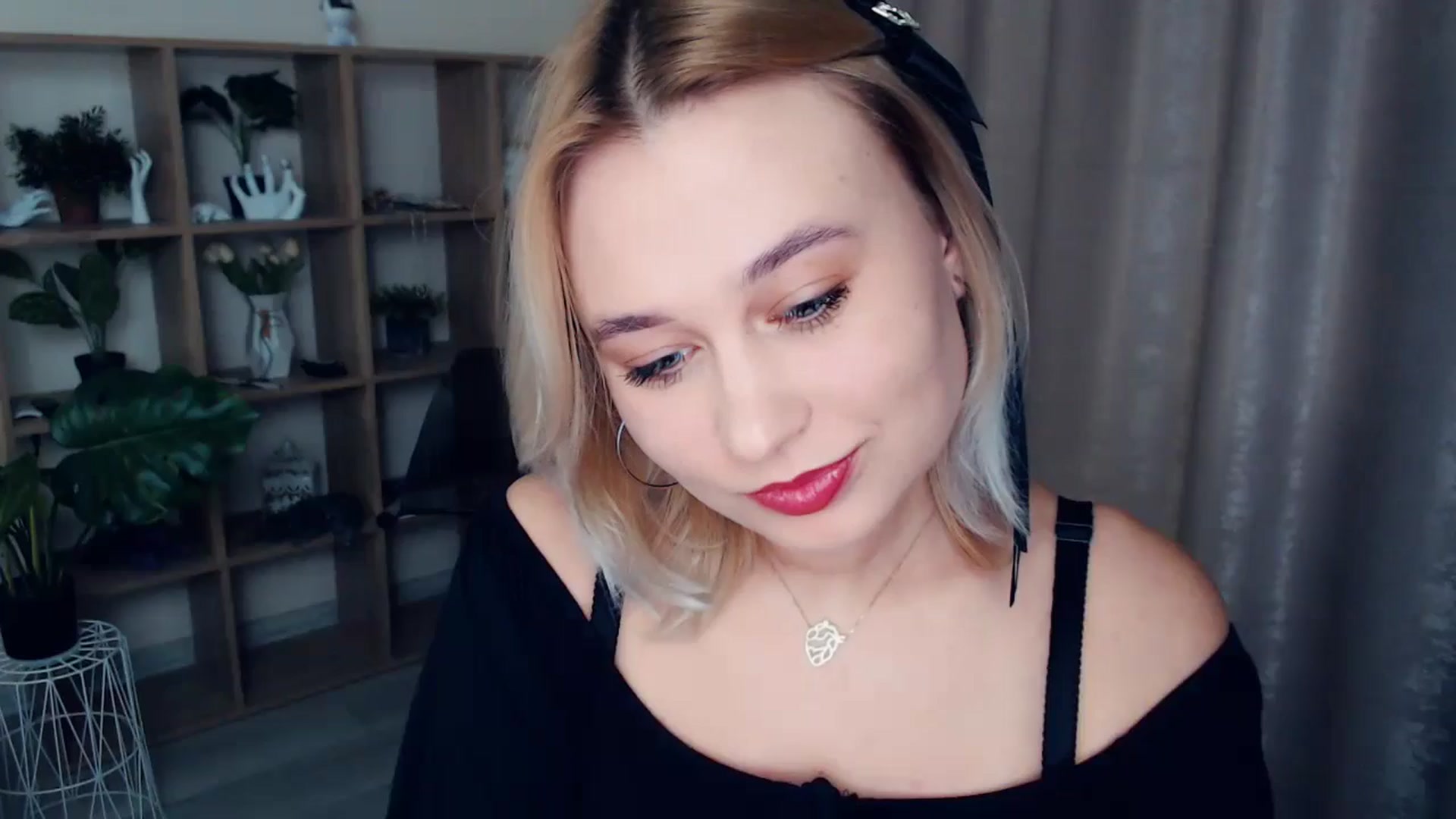 Gallery image thumbnail from Kukla_kolduna's myfreecams stream on, 12/15/2024, 15:24 image 1 of 20