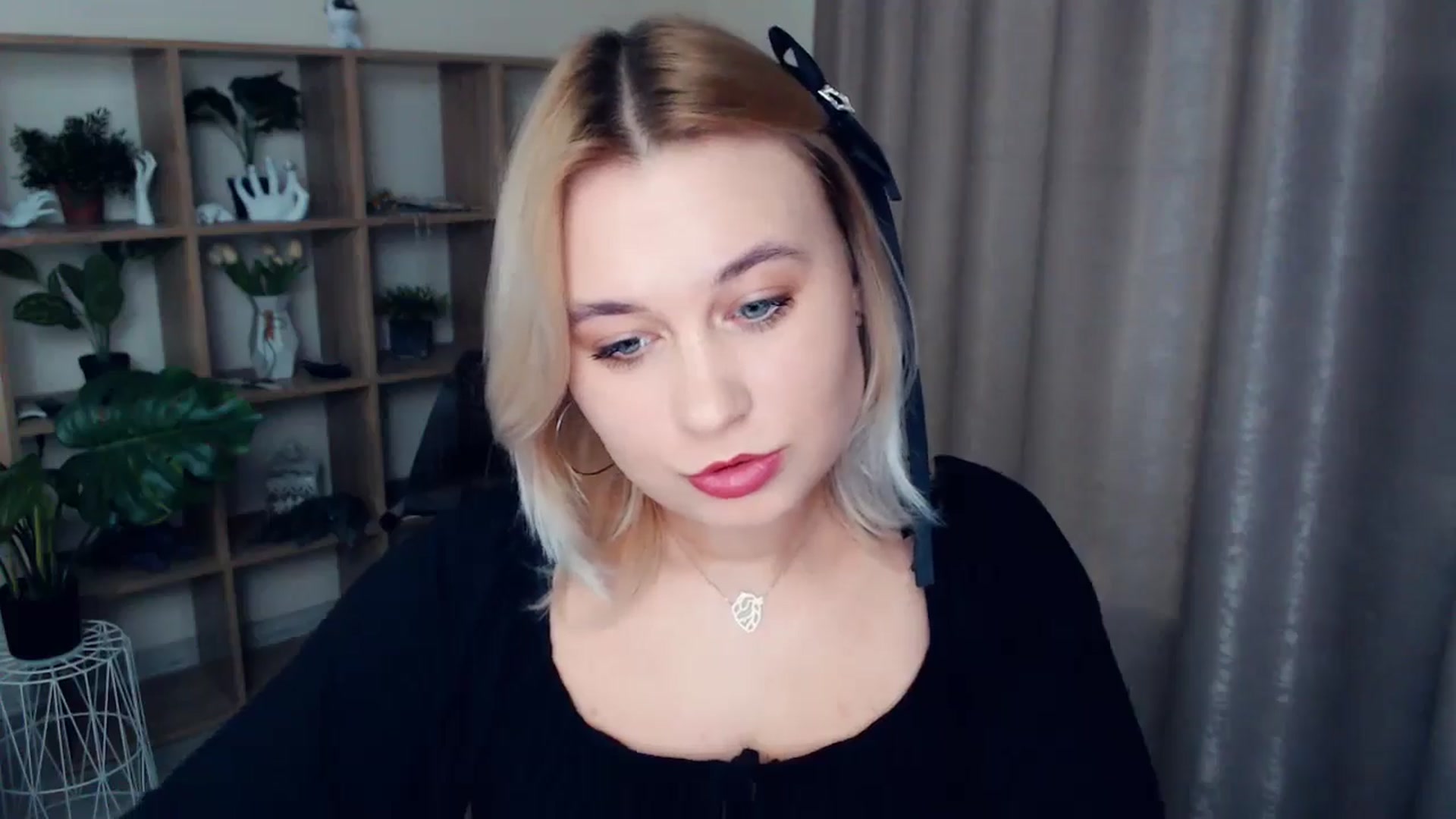 Gallery image thumbnail from Kukla_kolduna's myfreecams stream on, 12/15/2024, 15:24 image 16 of 20