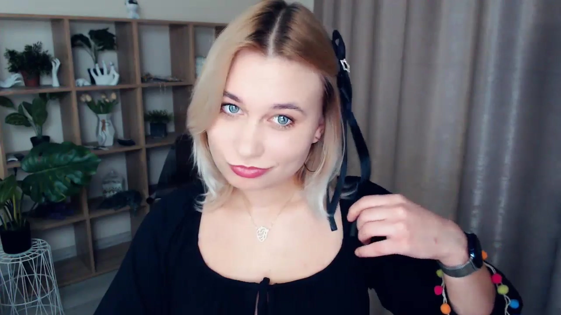 Gallery image thumbnail from Kukla_kolduna's myfreecams stream on, 12/15/2024, 15:24 image 19 of 20