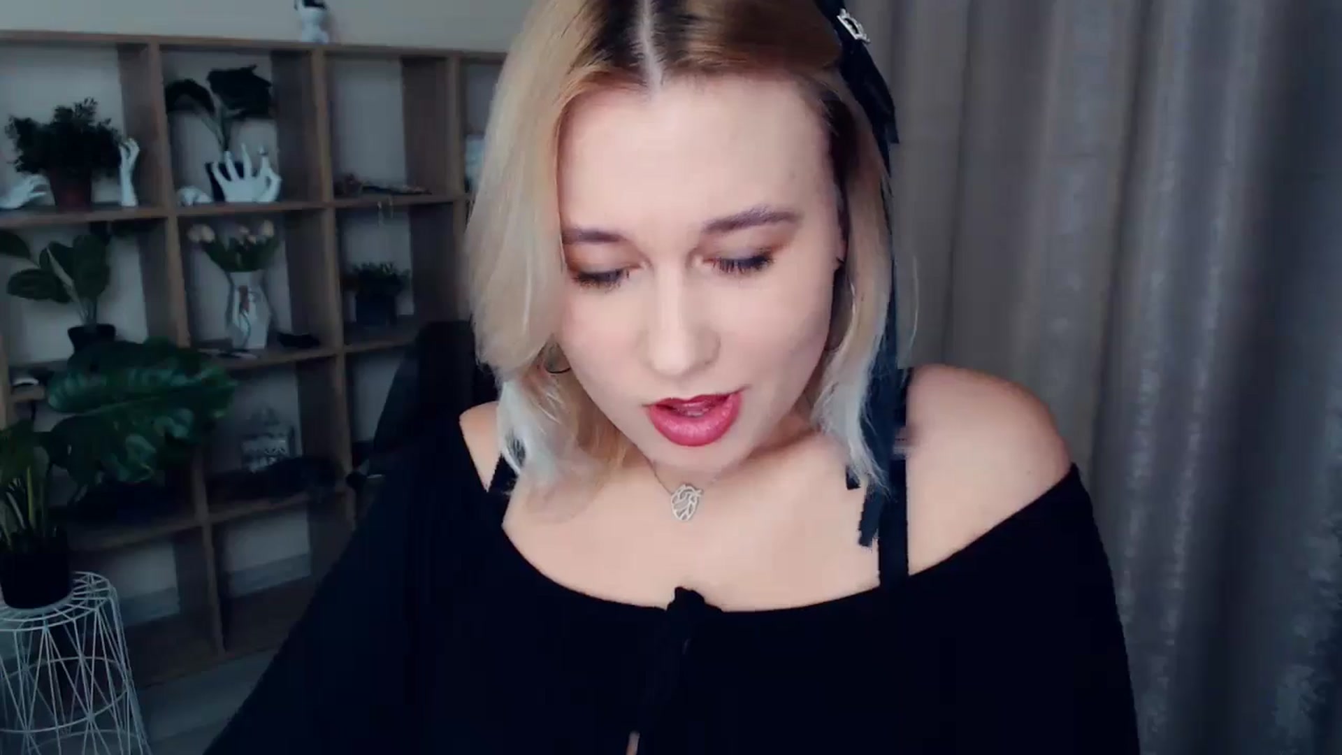 Gallery image thumbnail from Kukla_kolduna's myfreecams stream on, 12/15/2024, 15:24 image 4 of 20