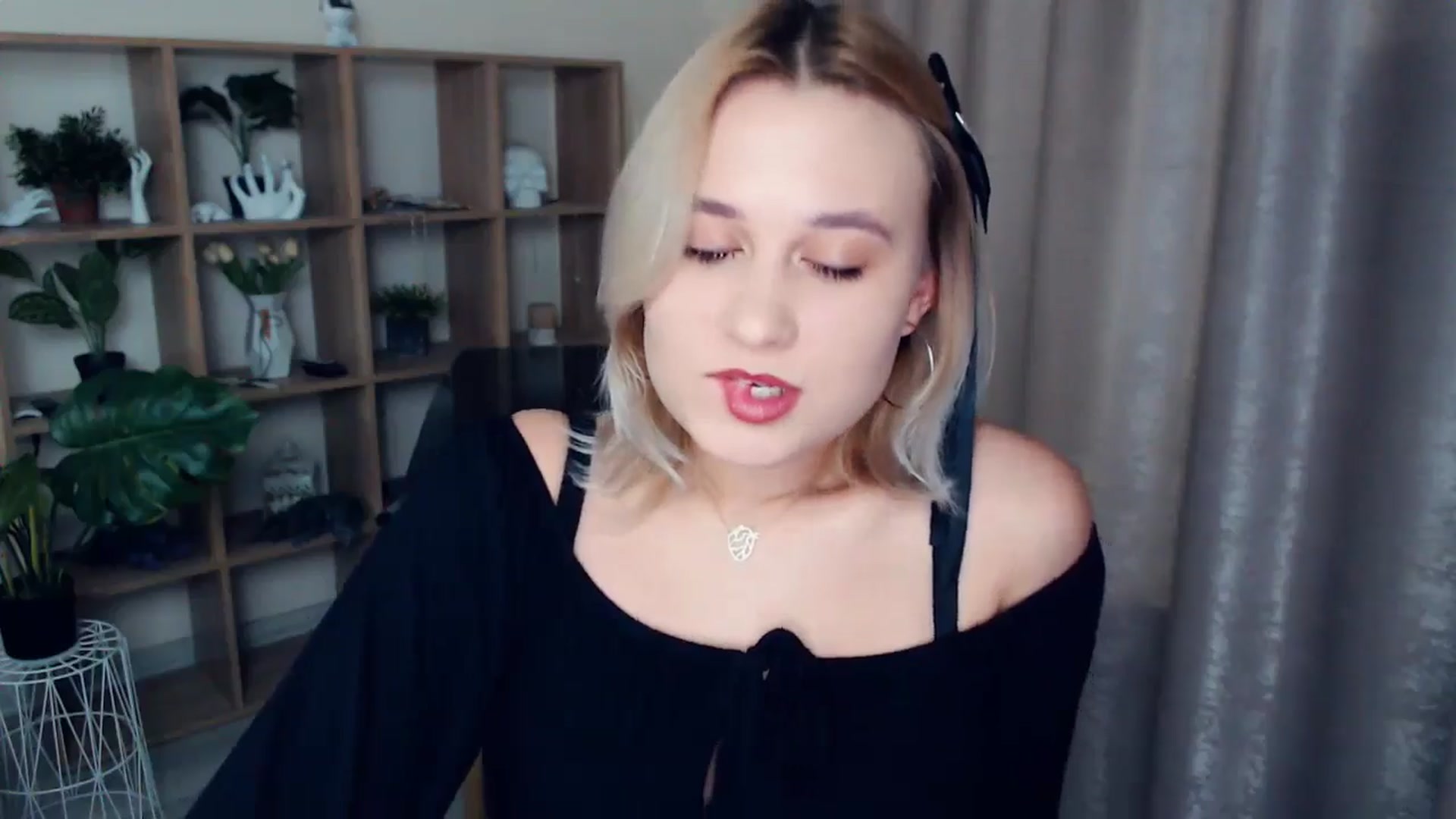 Gallery image thumbnail from Kukla_kolduna's myfreecams stream on, 12/15/2024, 15:24 image 3 of 20