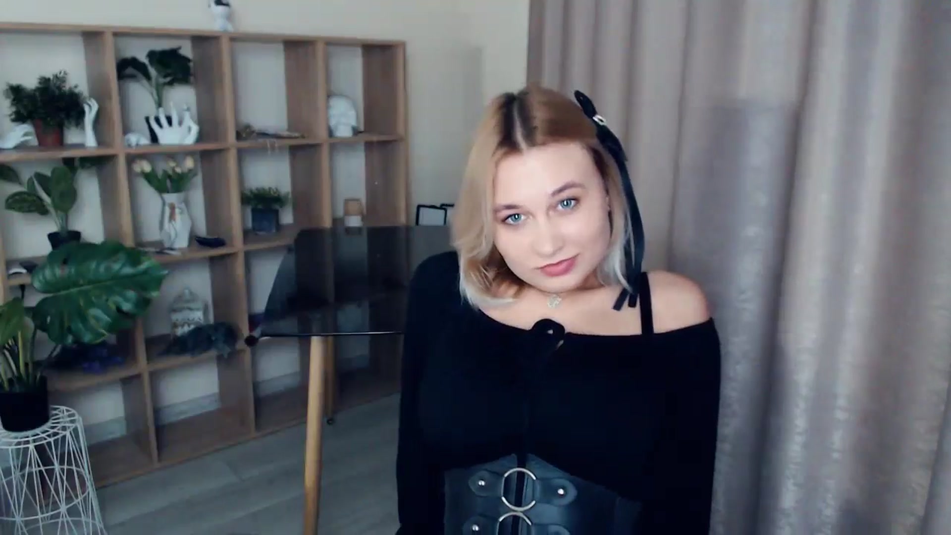 Gallery image thumbnail from Kukla_kolduna's myfreecams stream on, 12/15/2024, 15:24 image 10 of 20
