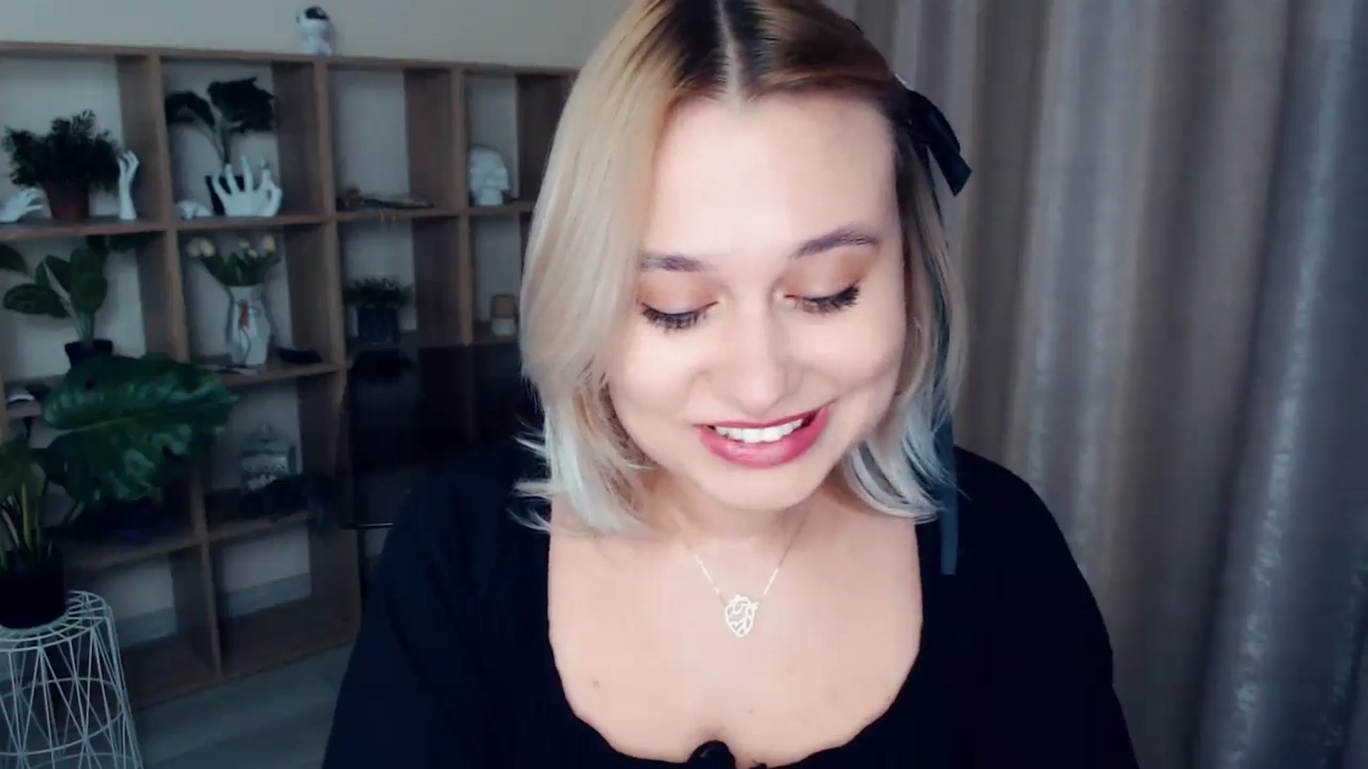 Gallery image thumbnail from Kukla_kolduna's myfreecams stream on, 12/15/2024, 19:18 image 16 of 20