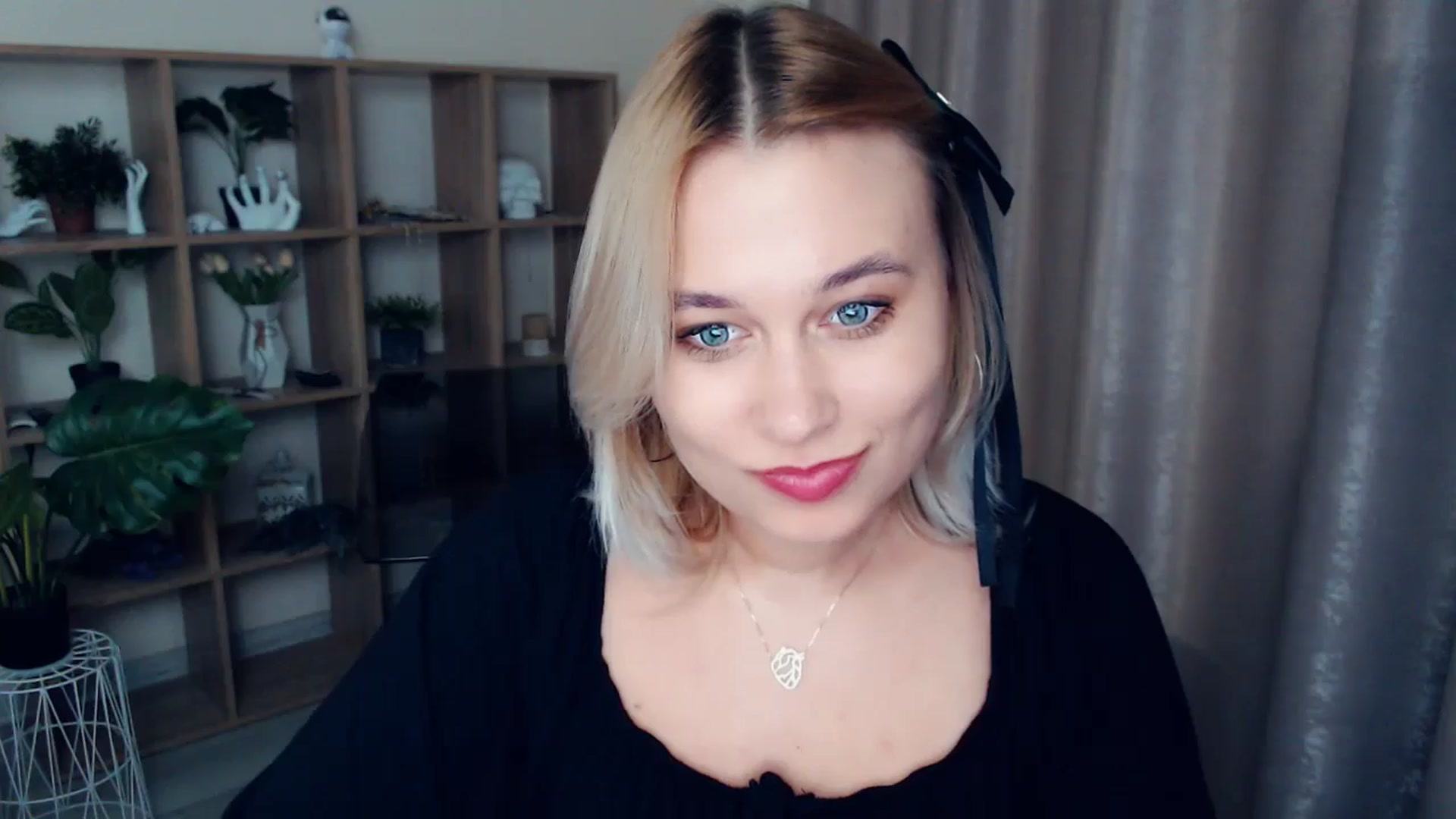 Gallery image thumbnail from Kukla_kolduna's myfreecams stream on, 12/15/2024, 19:18 image 12 of 20