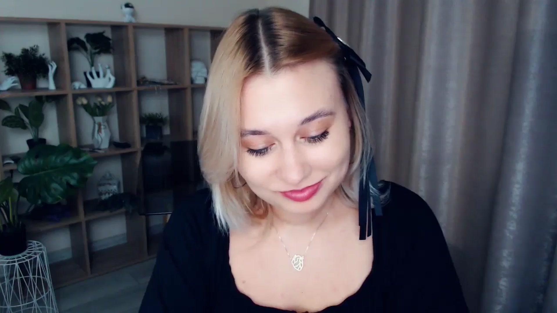 Gallery image thumbnail from Kukla_kolduna's myfreecams stream on, 12/15/2024, 19:18 image 7 of 20