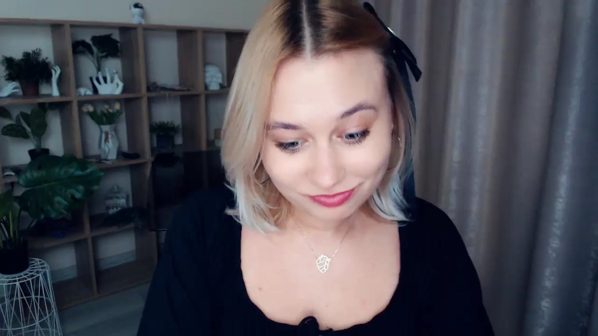 Gallery image thumbnail from Kukla_kolduna's myfreecams stream on, 12/15/2024, 19:18 image 14 of 20