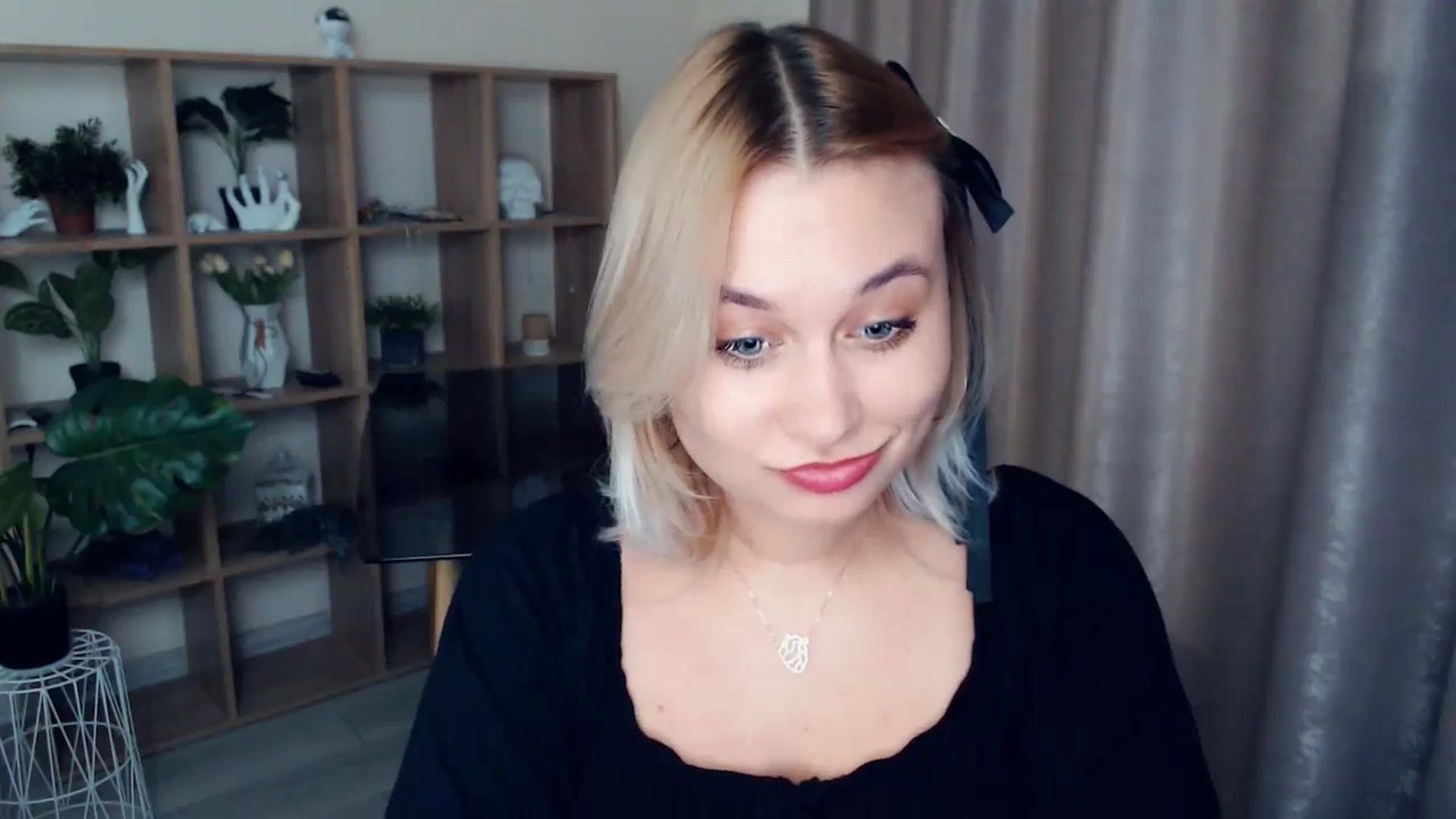 Gallery image thumbnail from Kukla_kolduna's myfreecams stream on, 12/15/2024, 19:18 image 2 of 20