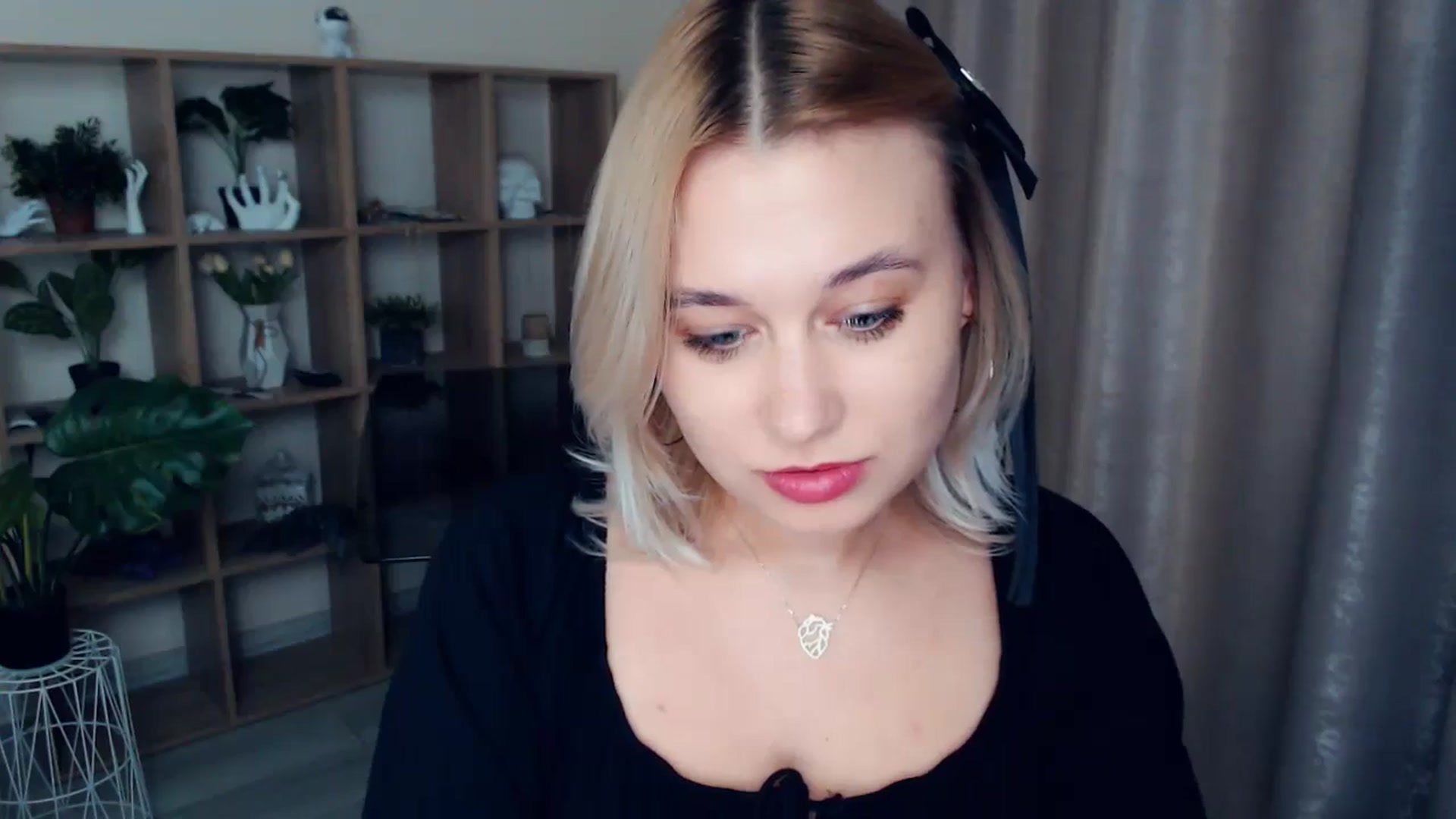Gallery image thumbnail from Kukla_kolduna's myfreecams stream on, 12/15/2024, 19:18 image 17 of 20