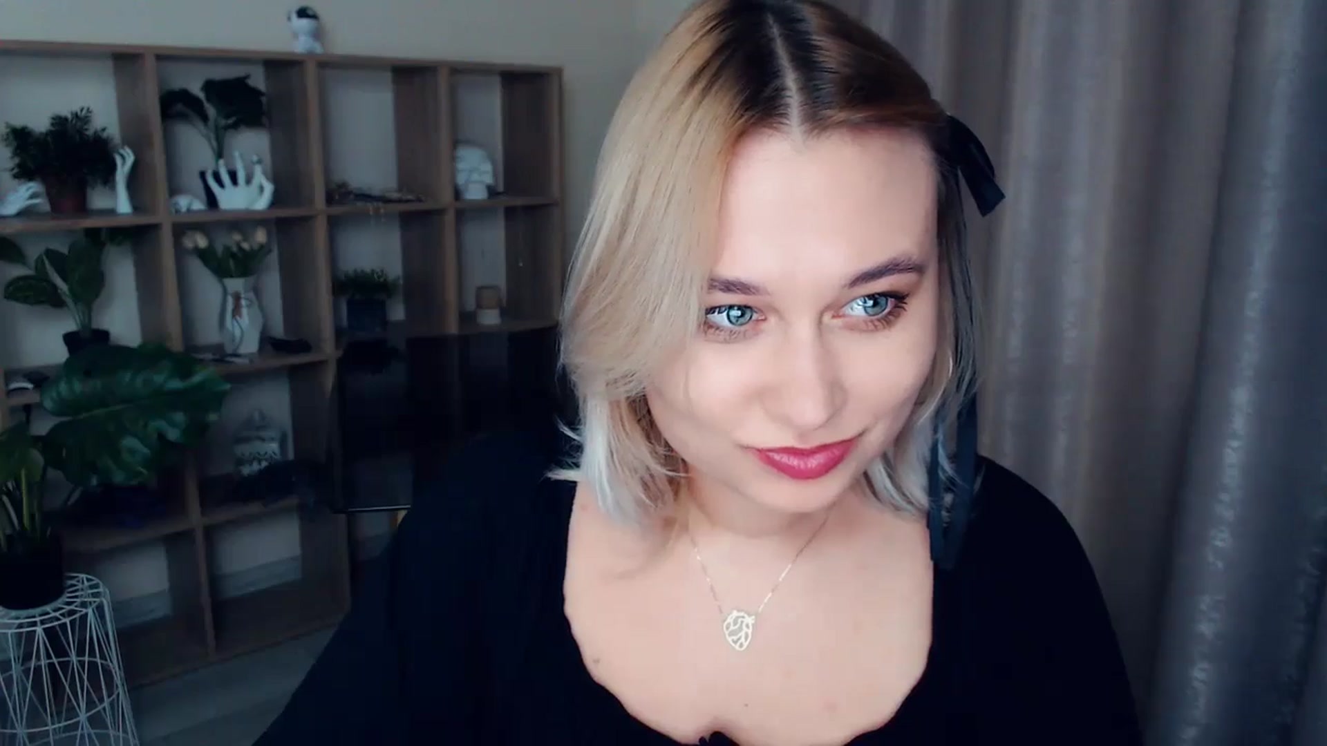 Gallery image thumbnail from Kukla_kolduna's myfreecams stream on, 12/15/2024, 19:18 image 11 of 20
