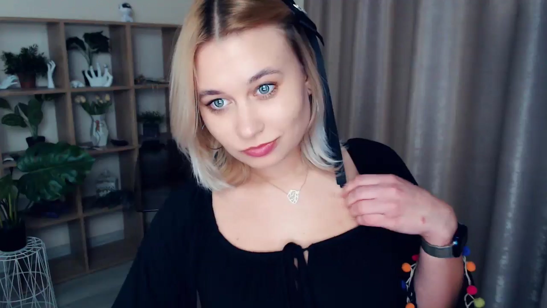 Gallery image thumbnail from Kukla_kolduna's myfreecams stream on, 12/15/2024, 19:18 image 20 of 20