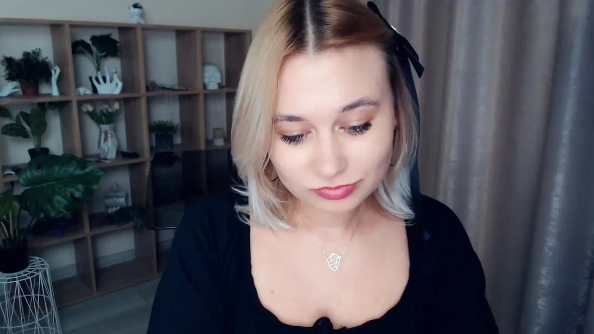 Gallery image thumbnail from Kukla_kolduna's myfreecams stream on, 12/15/2024, 19:18 image 15 of 20