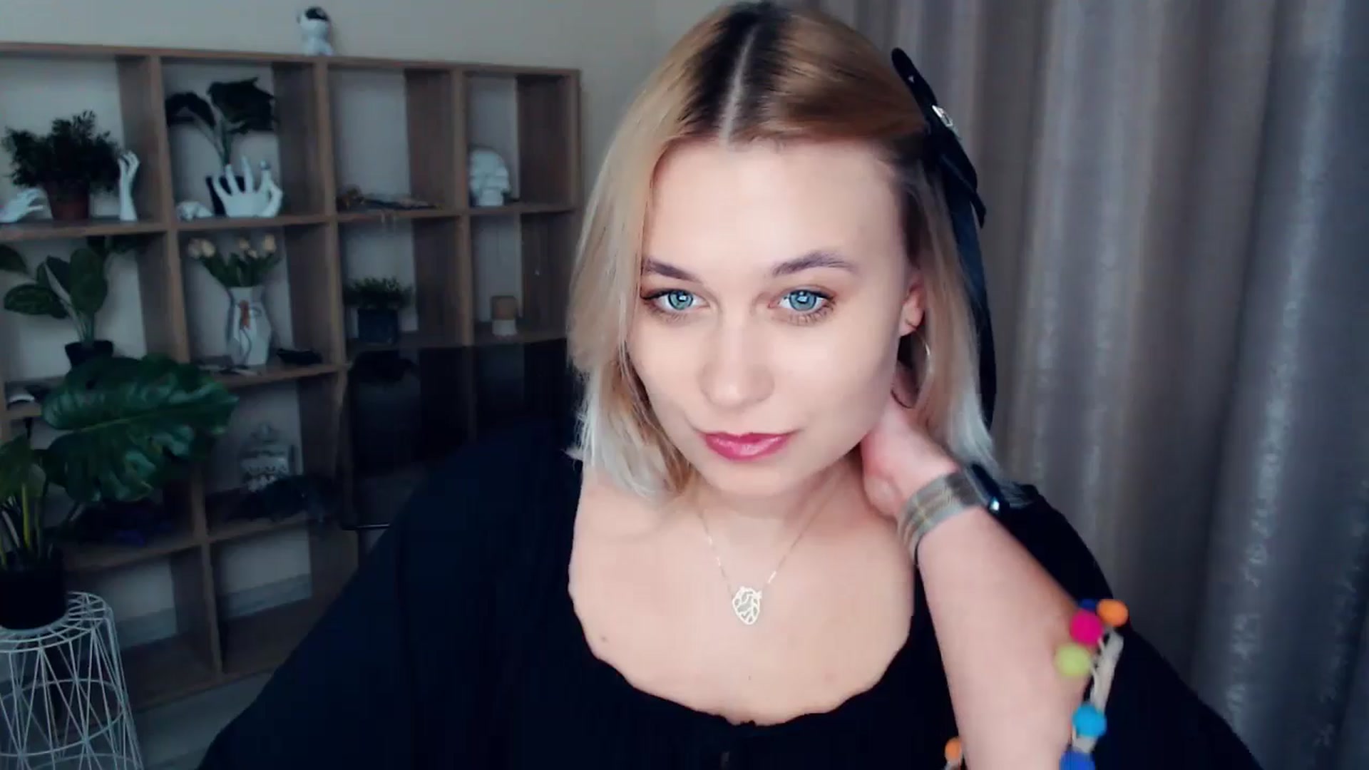 Gallery image thumbnail from Kukla_kolduna's myfreecams stream on, 12/15/2024, 19:18 image 6 of 20