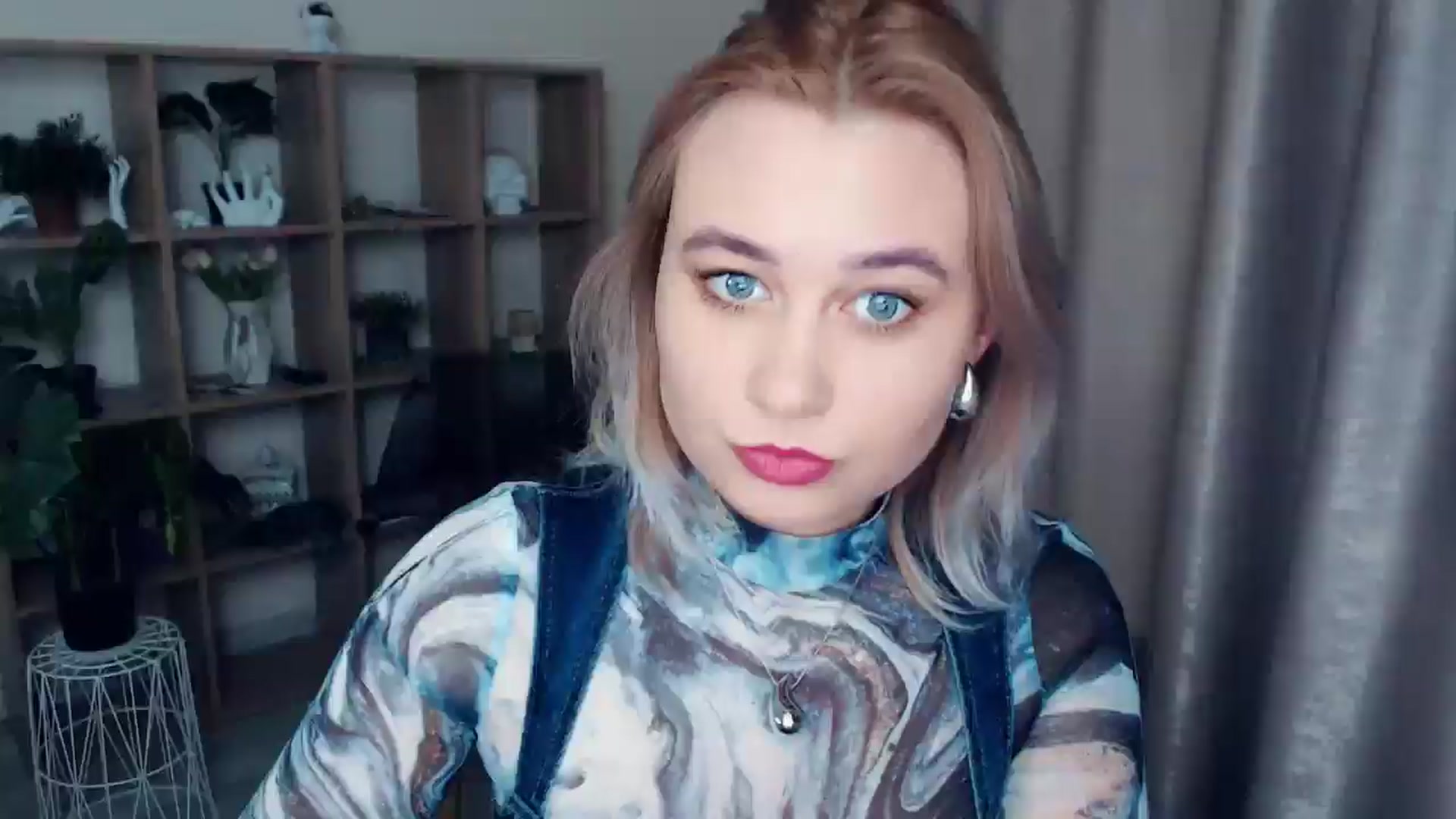 Gallery image thumbnail from Kukla_kolduna's myfreecams stream on, 12/18/2024, 17:31 image 19 of 20