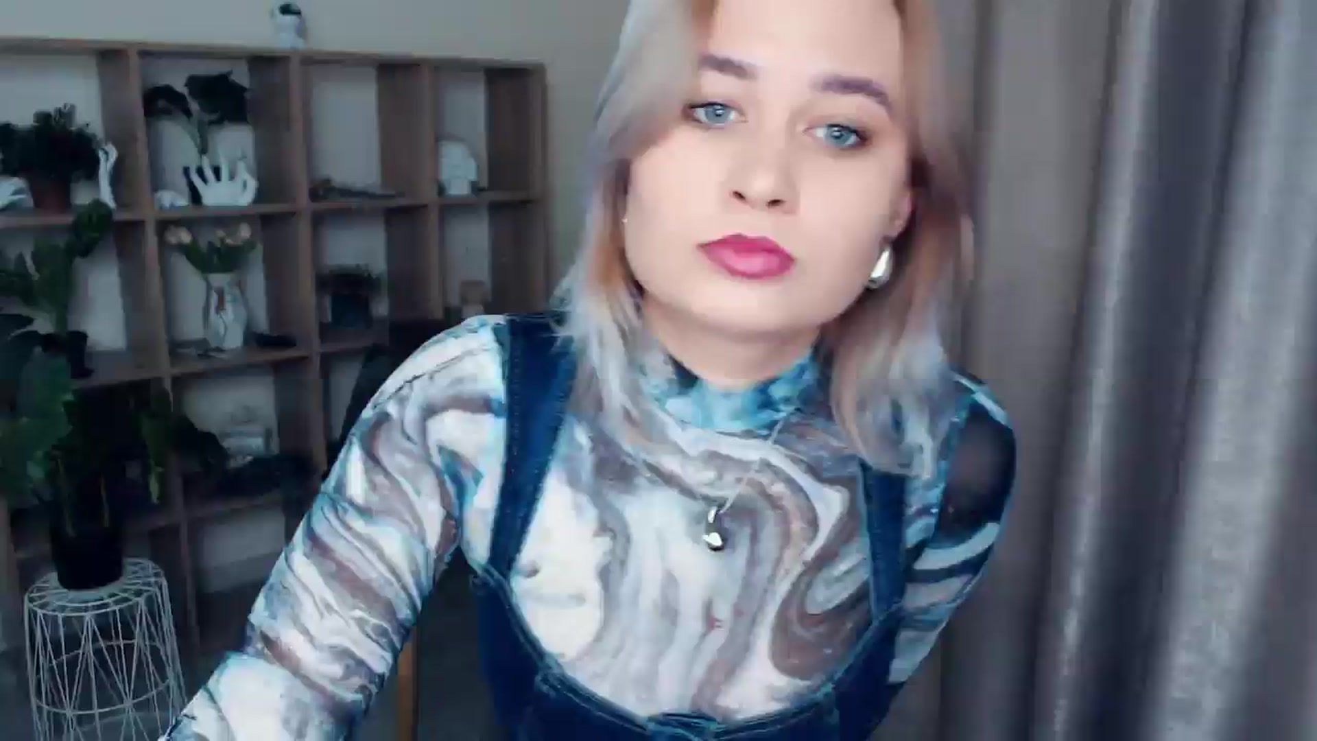 Gallery image thumbnail from Kukla_kolduna's myfreecams stream on, 12/18/2024, 17:31 image 10 of 20